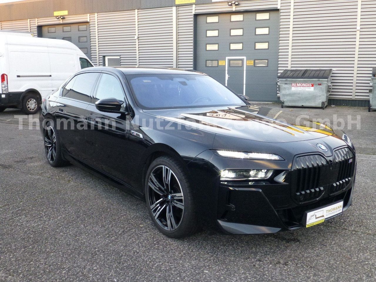 BMW M760 7 M760 e xDrive Cinema Sky Lounge 2x 21 Zol - Limuzina: slika BMW M760 7 M760 e xDrive Cinema Sky Lounge 2x 21 Zol - Limuzina BMW M760 7 M760 e xDrive Cinema Sky Lounge 2x 21 Zol - Limuzina: slika BMW M760 7 M760 e xDrive Cinema Sky Lounge 2x 21 Zol - Limuzina
