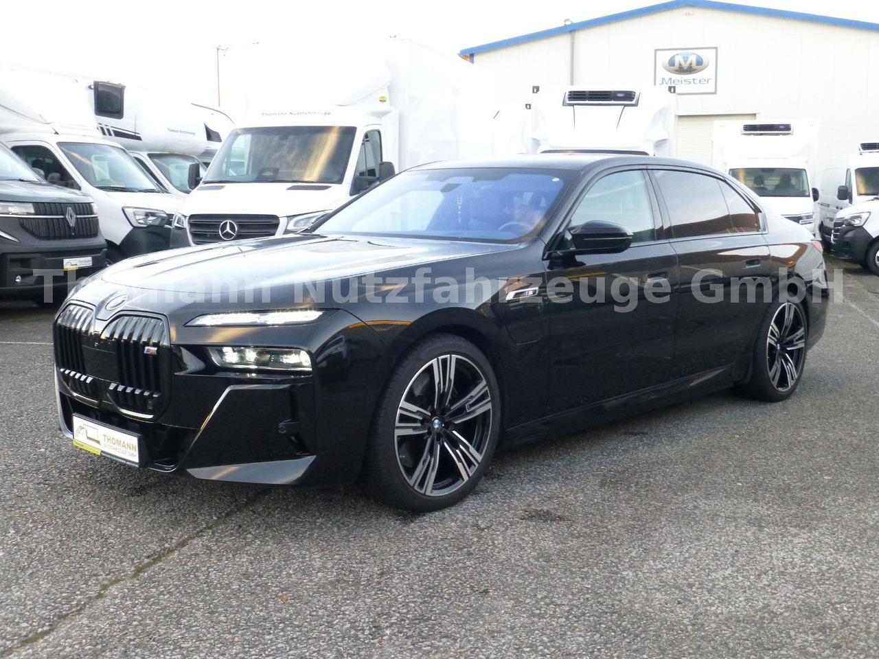 BMW M760 7 M760 e xDrive Cinema Sky Lounge 2x 21 Zol - Limuzina: slika BMW M760 7 M760 e xDrive Cinema Sky Lounge 2x 21 Zol - Limuzina BMW M760 7 M760 e xDrive Cinema Sky Lounge 2x 21 Zol - Limuzina: slika BMW M760 7 M760 e xDrive Cinema Sky Lounge 2x 21 Zol - Limuzina