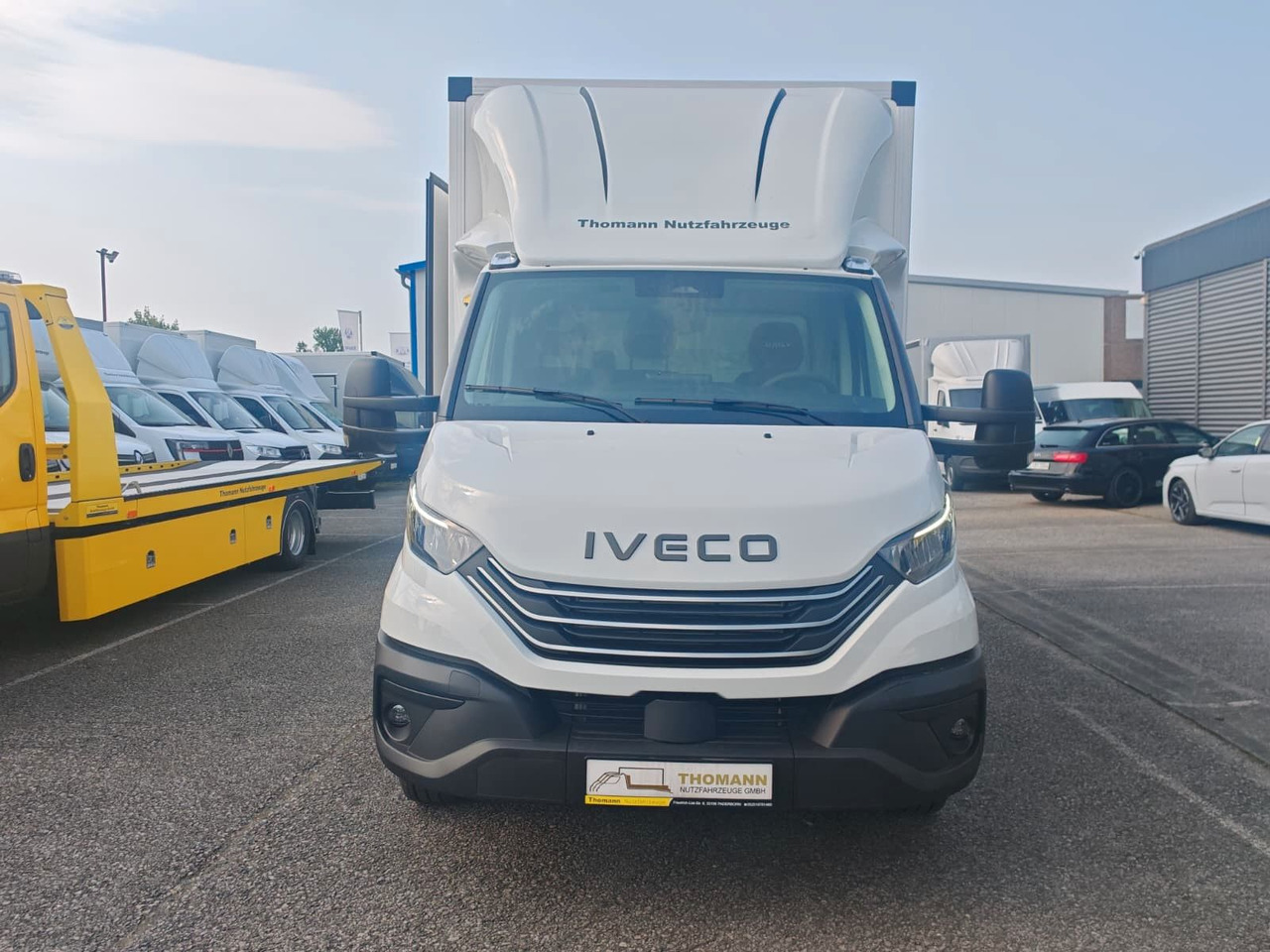 Iveco Daily 35S18 Koffer + LBW Navi/ACC Tempomat - Dostavno vozilo sa zatvorenim sandukom: slika Iveco Daily 35S18 Koffer + LBW Navi/ACC Tempomat - Dostavno vozilo sa zatvorenim sandukom Iveco Daily 35S18 Koffer + LBW Navi/ACC Tempomat - Dostavno vozilo sa zatvorenim sandukom: slika Iveco Daily 35S18 Koffer + LBW Navi/ACC Tempomat - Dostavno vozilo sa zatvorenim sandukom