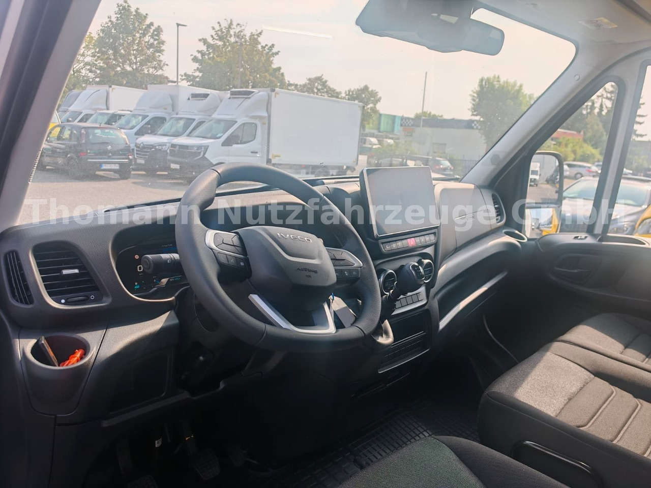 Iveco Daily 35S18 Koffer + LBW Navi/ACC Tempomat - Dostavno vozilo sa zatvorenim sandukom: slika  Iveco Daily 35S18 Koffer + LBW Navi/ACC Tempomat - Dostavno vozilo sa zatvorenim sandukom Iveco Daily 35S18 Koffer + LBW Navi/ACC Tempomat - Dostavno vozilo sa zatvorenim sandukom: slika  Iveco Daily 35S18 Koffer + LBW Navi/ACC Tempomat - Dostavno vozilo sa zatvorenim sandukom