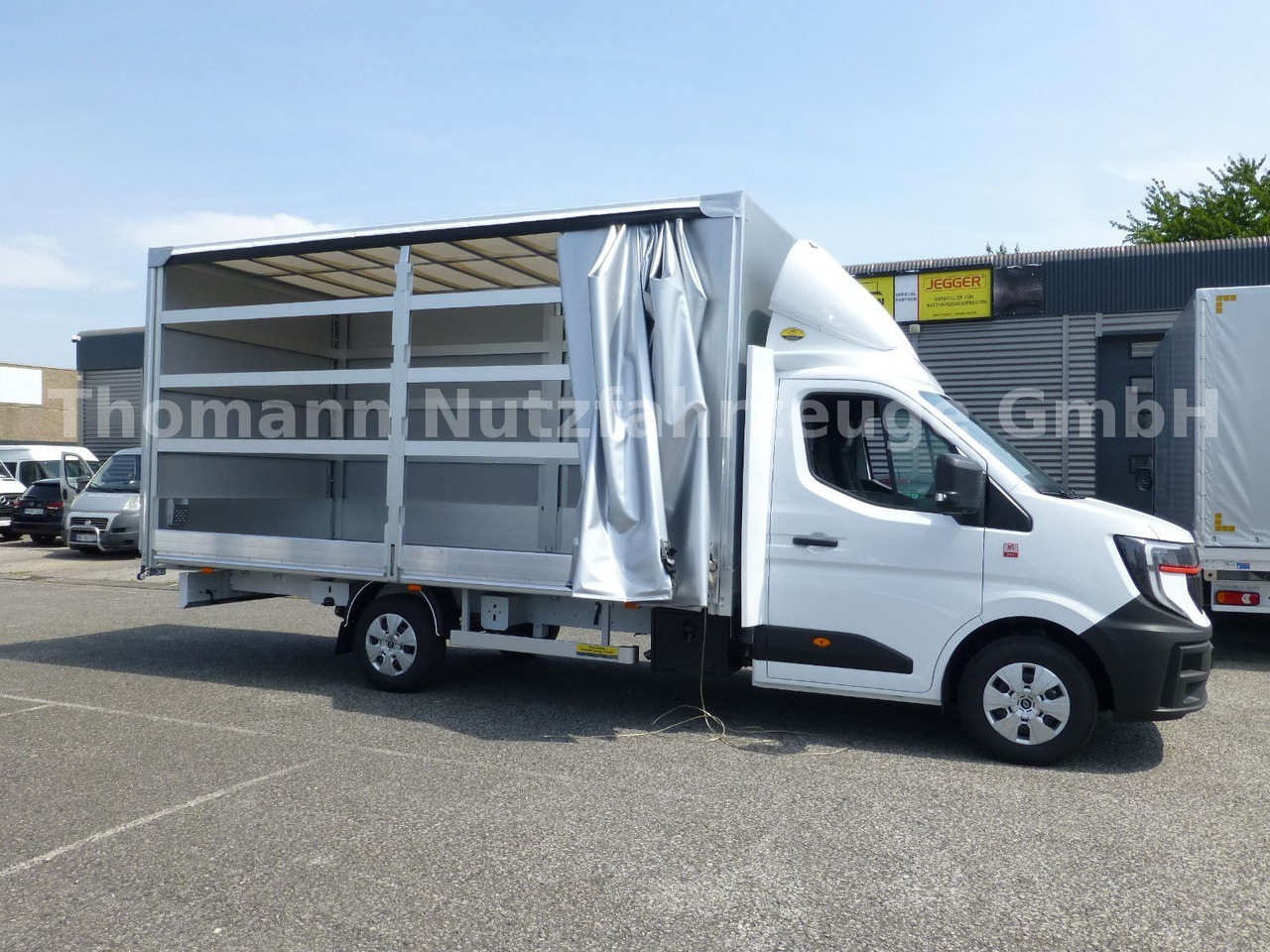 Renault NEW Master Pritsche Plane Vollalu - Dostavno vozilo s ceradom: slika Renault NEW Master Pritsche Plane Vollalu - Dostavno vozilo s ceradom Renault NEW Master Pritsche Plane Vollalu - Dostavno vozilo s ceradom: slika Renault NEW Master Pritsche Plane Vollalu - Dostavno vozilo s ceradom