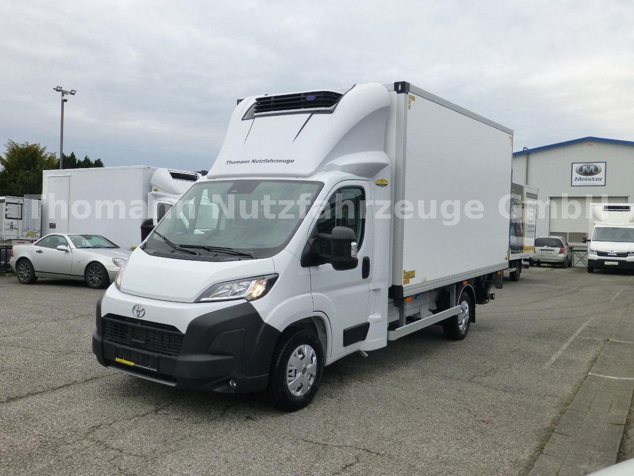 Toyota PROACE MAX Kühlkoffer LBW Xarios 300GH Aut. Navi - Dostavno vozilo hladnjača: slika Toyota PROACE MAX Kühlkoffer LBW Xarios 300GH Aut. Navi - Dostavno vozilo hladnjača Toyota PROACE MAX Kühlkoffer LBW Xarios 300GH Aut. Navi - Dostavno vozilo hladnjača: slika Toyota PROACE MAX Kühlkoffer LBW Xarios 300GH Aut. Navi - Dostavno vozilo hladnjača