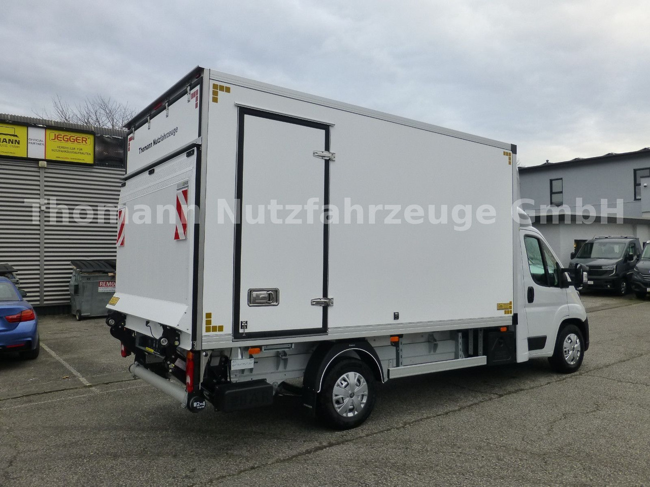 Toyota PROACE MAX Kühlkoffer LBW Xarios 300GH Aut. Navi - Dostavno vozilo hladnjača: slika Toyota PROACE MAX Kühlkoffer LBW Xarios 300GH Aut. Navi - Dostavno vozilo hladnjača Toyota PROACE MAX Kühlkoffer LBW Xarios 300GH Aut. Navi - Dostavno vozilo hladnjača: slika Toyota PROACE MAX Kühlkoffer LBW Xarios 300GH Aut. Navi - Dostavno vozilo hladnjača