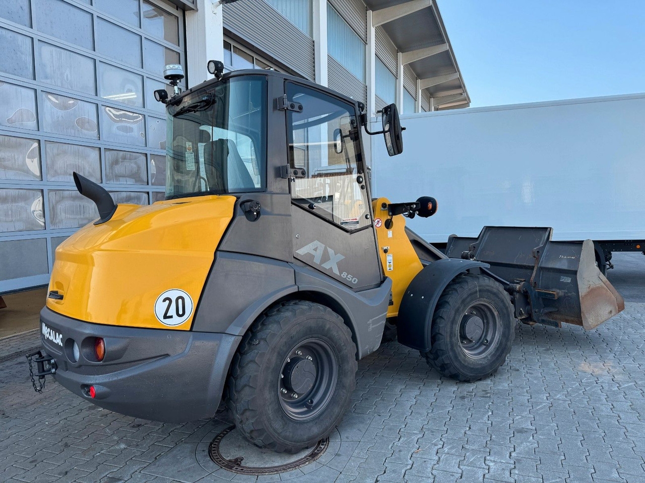 Ahlmann AX 850 / nur: 671h / 11.2022 / Gabel / Schaufel - Utovarivač na kotačima: slika Ahlmann AX 850 / nur: 671h / 11.2022 / Gabel / Schaufel - Utovarivač na kotačima Ahlmann AX 850 / nur: 671h / 11.2022 / Gabel / Schaufel - Utovarivač na kotačima: slika Ahlmann AX 850 / nur: 671h / 11.2022 / Gabel / Schaufel - Utovarivač na kotačima