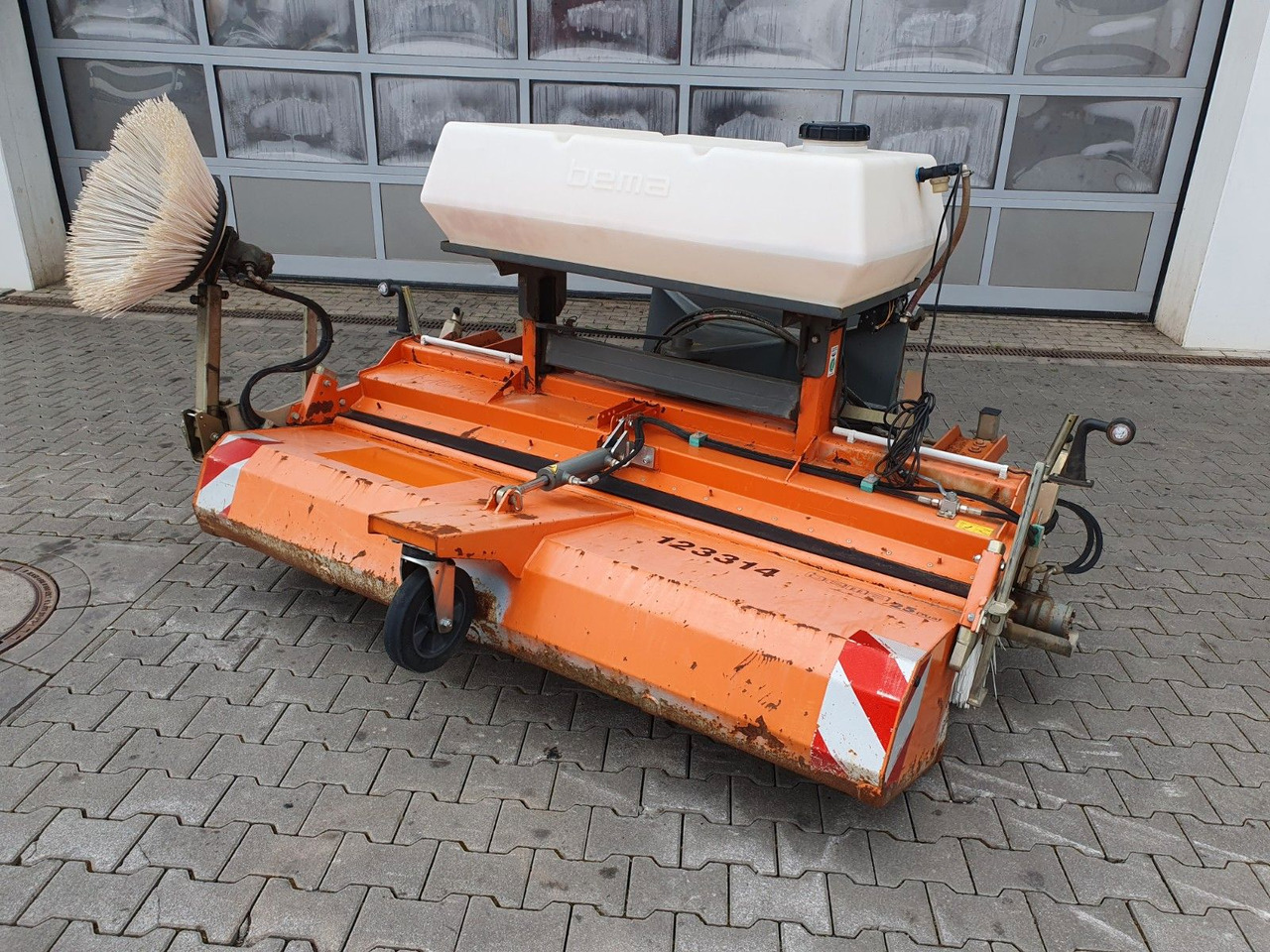 Bema 25 Dual Kehrmaschine / 2.050 mm / 2020 - Metla: slika Bema 25 Dual Kehrmaschine / 2.050 mm / 2020 - Metla Bema 25 Dual Kehrmaschine / 2.050 mm / 2020 - Metla: slika Bema 25 Dual Kehrmaschine / 2.050 mm / 2020 - Metla