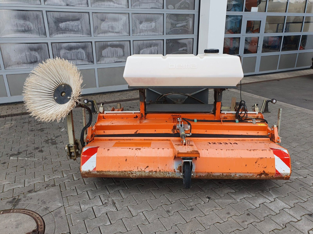 Bema 25 Dual Kehrmaschine / 2.050 mm / 2020 - Metla: slika Bema 25 Dual Kehrmaschine / 2.050 mm / 2020 - Metla Bema 25 Dual Kehrmaschine / 2.050 mm / 2020 - Metla: slika Bema 25 Dual Kehrmaschine / 2.050 mm / 2020 - Metla