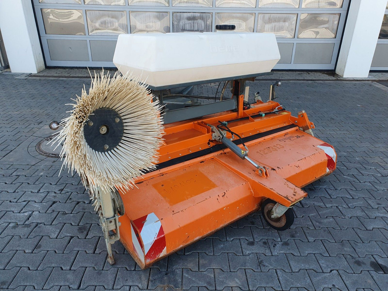 Bema 25 Dual Kehrmaschine / 2.050 mm / 2020 - Metla: slika Bema 25 Dual Kehrmaschine / 2.050 mm / 2020 - Metla Bema 25 Dual Kehrmaschine / 2.050 mm / 2020 - Metla: slika Bema 25 Dual Kehrmaschine / 2.050 mm / 2020 - Metla