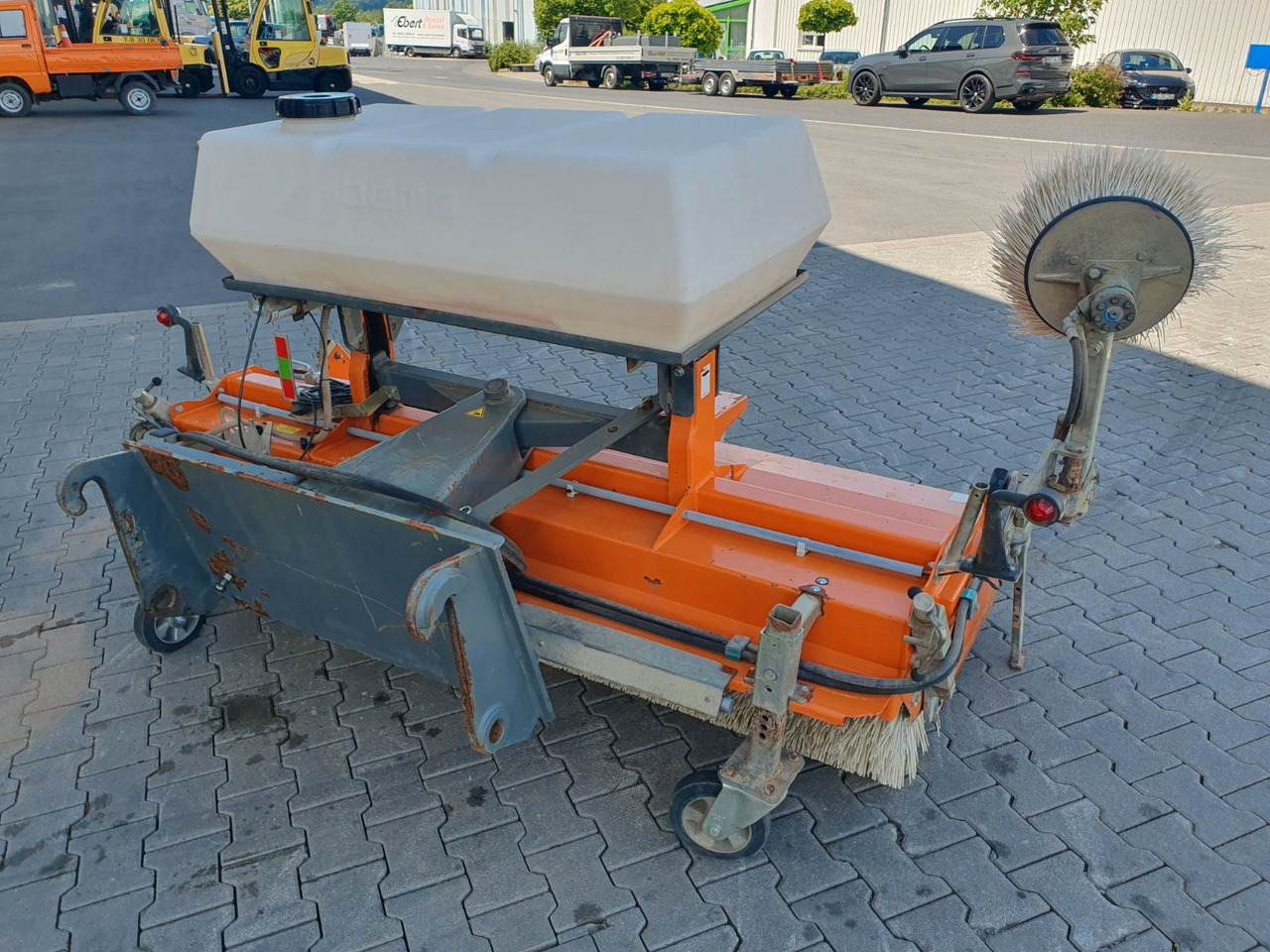 Bema 25 Dual Kehrmaschine / 2.050 mm / 2020 - Metla: slika Bema 25 Dual Kehrmaschine / 2.050 mm / 2020 - Metla Bema 25 Dual Kehrmaschine / 2.050 mm / 2020 - Metla: slika Bema 25 Dual Kehrmaschine / 2.050 mm / 2020 - Metla