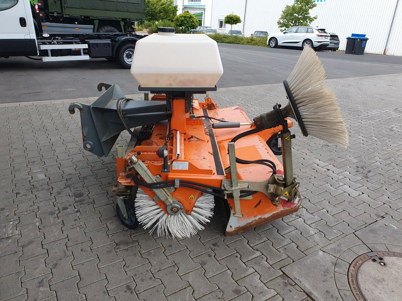 Bema 25 Dual Kehrmaschine / 2.050 mm / 2020 - Metla: slika Bema 25 Dual Kehrmaschine / 2.050 mm / 2020 - Metla Bema 25 Dual Kehrmaschine / 2.050 mm / 2020 - Metla: slika Bema 25 Dual Kehrmaschine / 2.050 mm / 2020 - Metla