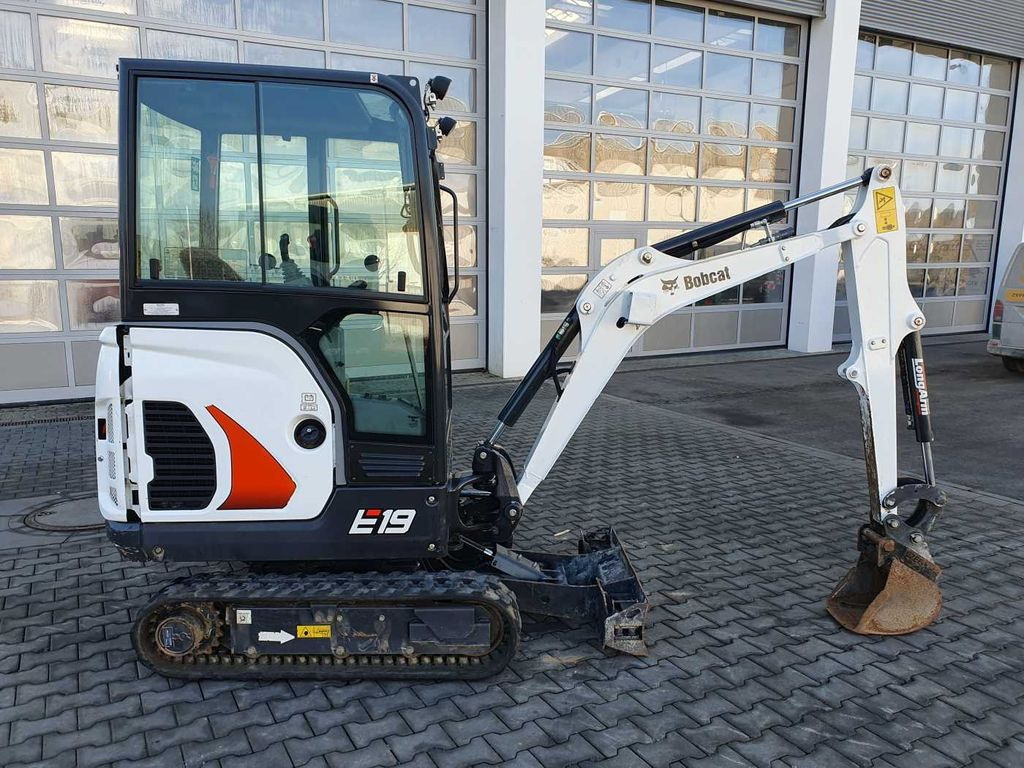 Bobcat E19 / MS01 / nur 423h! / 2023 / Tieflöffel 300mm - Mini bager: slika Bobcat E19 / MS01 / nur 423h! / 2023 / Tieflöffel 300mm - Mini bager Bobcat E19 / MS01 / nur 423h! / 2023 / Tieflöffel 300mm - Mini bager: slika Bobcat E19 / MS01 / nur 423h! / 2023 / Tieflöffel 300mm - Mini bager