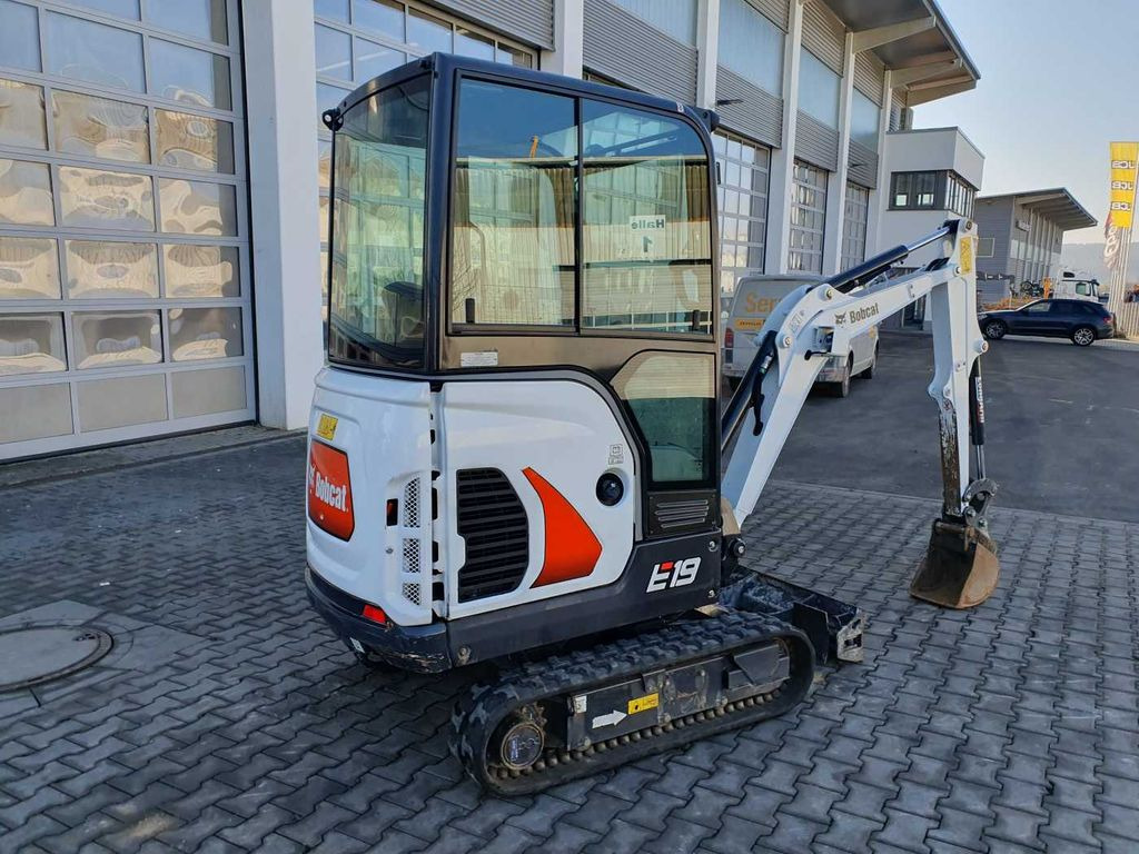 Bobcat E19 / MS01 / nur 423h! / 2023 / Tieflöffel 300mm - Mini bager: slika Bobcat E19 / MS01 / nur 423h! / 2023 / Tieflöffel 300mm - Mini bager Bobcat E19 / MS01 / nur 423h! / 2023 / Tieflöffel 300mm - Mini bager: slika Bobcat E19 / MS01 / nur 423h! / 2023 / Tieflöffel 300mm - Mini bager