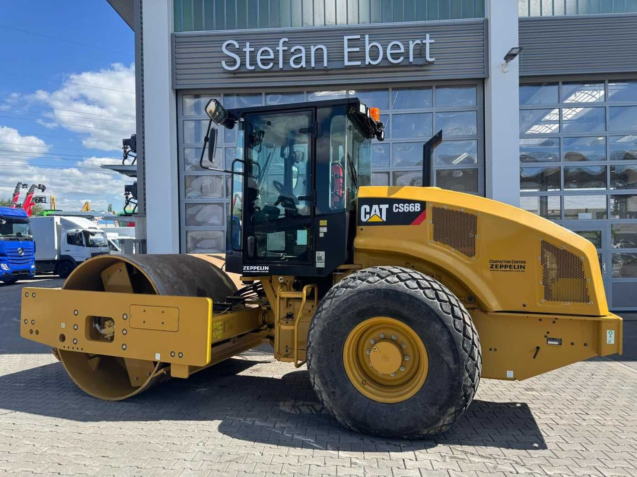 CAT CS66B / 2017 / nur 83h! / Klima / neuwertig! - Kompaktor: slika CAT CS66B / 2017 / nur 83h! / Klima / neuwertig! - Kompaktor CAT CS66B / 2017 / nur 83h! / Klima / neuwertig! - Kompaktor: slika CAT CS66B / 2017 / nur 83h! / Klima / neuwertig! - Kompaktor