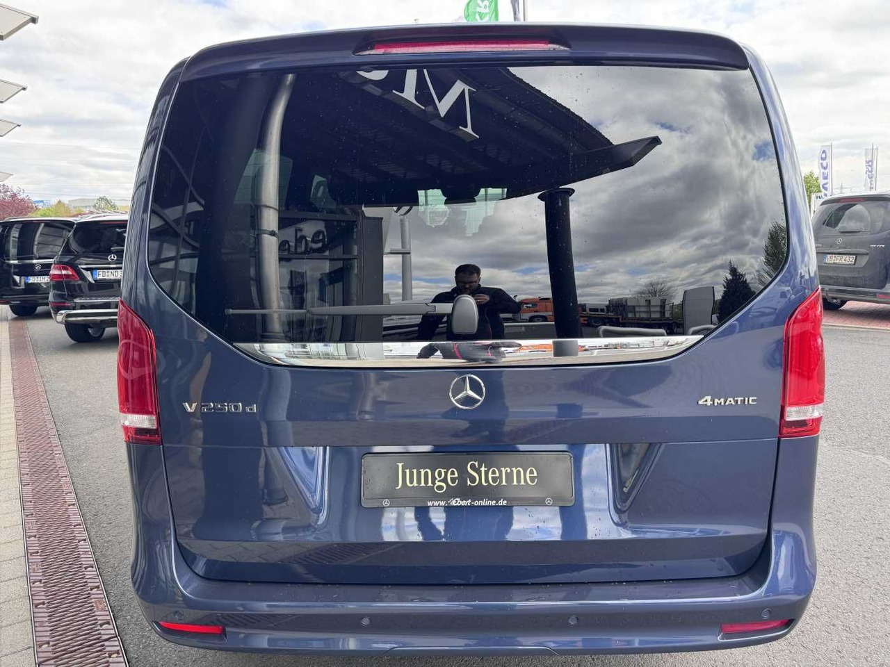 Mercedes-Benz V 250 d EDITION 4MATIC AMG DISTRONIC AHK Tisch - Drugi strojevi: slika Mercedes-Benz V 250 d EDITION 4MATIC AMG DISTRONIC AHK Tisch - Drugi strojevi Mercedes-Benz V 250 d EDITION 4MATIC AMG DISTRONIC AHK Tisch - Drugi strojevi: slika Mercedes-Benz V 250 d EDITION 4MATIC AMG DISTRONIC AHK Tisch - Drugi strojevi