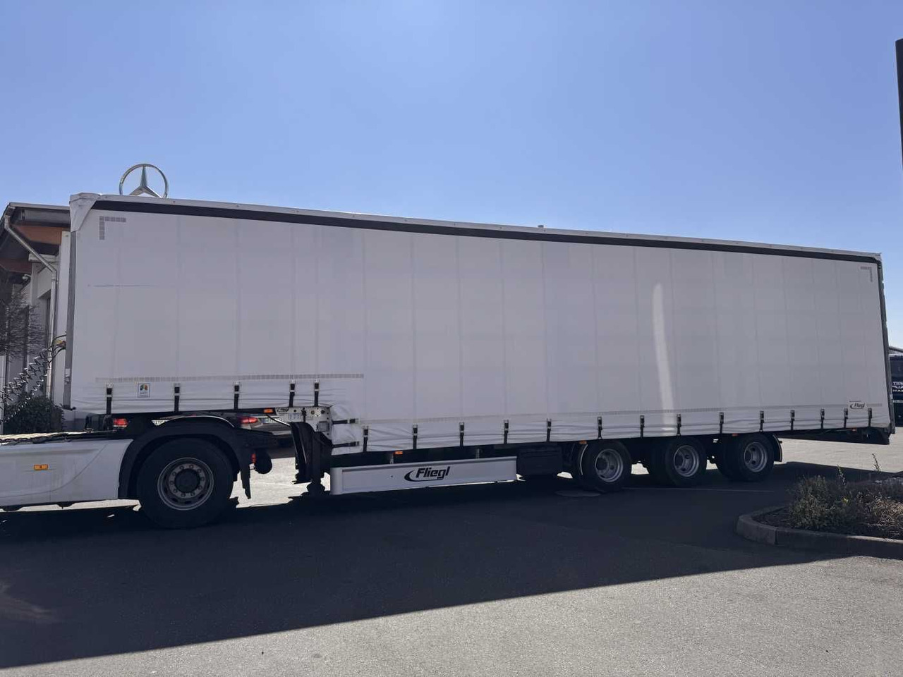 Fliegl SDS 350 Schiebeplane+Verdeck XL SAF 20.900Km - Poluprikolica s niskim utovarivačem: slika Fliegl SDS 350 Schiebeplane+Verdeck XL SAF 20.900Km - Poluprikolica s niskim utovarivačem Fliegl SDS 350 Schiebeplane+Verdeck XL SAF 20.900Km - Poluprikolica s niskim utovarivačem: slika Fliegl SDS 350 Schiebeplane+Verdeck XL SAF 20.900Km - Poluprikolica s niskim utovarivačem
