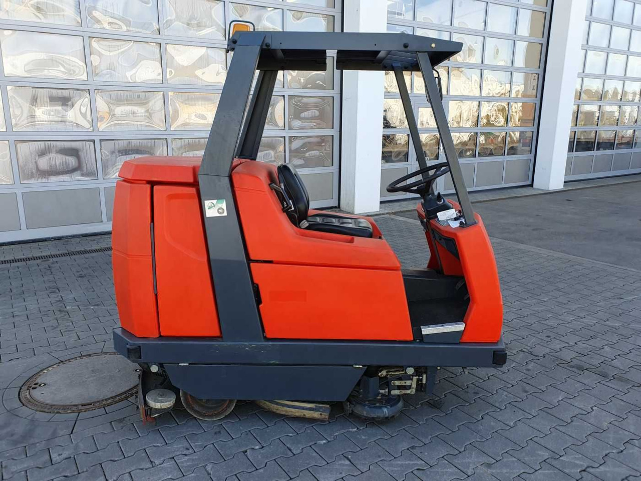 Hakomatic B 1100 / nur 704h! / 2006 - Perač podova: slika Hakomatic B 1100 / nur 704h! / 2006 - Perač podova Hakomatic B 1100 / nur 704h! / 2006 - Perač podova: slika Hakomatic B 1100 / nur 704h! / 2006 - Perač podova