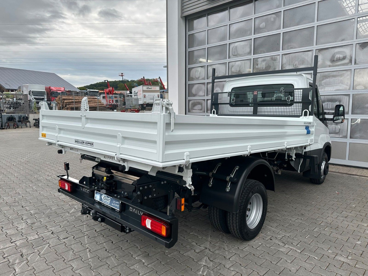 Iveco 70C18H 3-S.-Kipper Meiller *R3.450mm*2xAHK* - Mali kamion kiper: slika Iveco 70C18H 3-S.-Kipper Meiller *R3.450mm*2xAHK* - Mali kamion kiper Iveco 70C18H 3-S.-Kipper Meiller *R3.450mm*2xAHK* - Mali kamion kiper: slika Iveco 70C18H 3-S.-Kipper Meiller *R3.450mm*2xAHK* - Mali kamion kiper