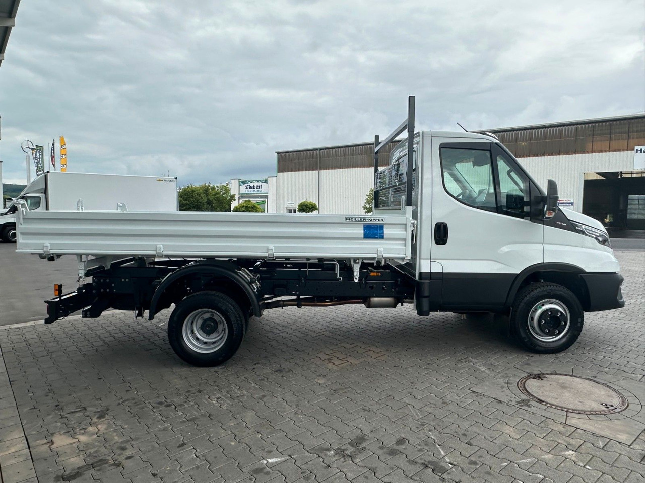 Iveco 70C18H 3-S.-Kipper Meiller *R3.450mm*2xAHK* - Mali kamion kiper: slika Iveco 70C18H 3-S.-Kipper Meiller *R3.450mm*2xAHK* - Mali kamion kiper Iveco 70C18H 3-S.-Kipper Meiller *R3.450mm*2xAHK* - Mali kamion kiper: slika Iveco 70C18H 3-S.-Kipper Meiller *R3.450mm*2xAHK* - Mali kamion kiper