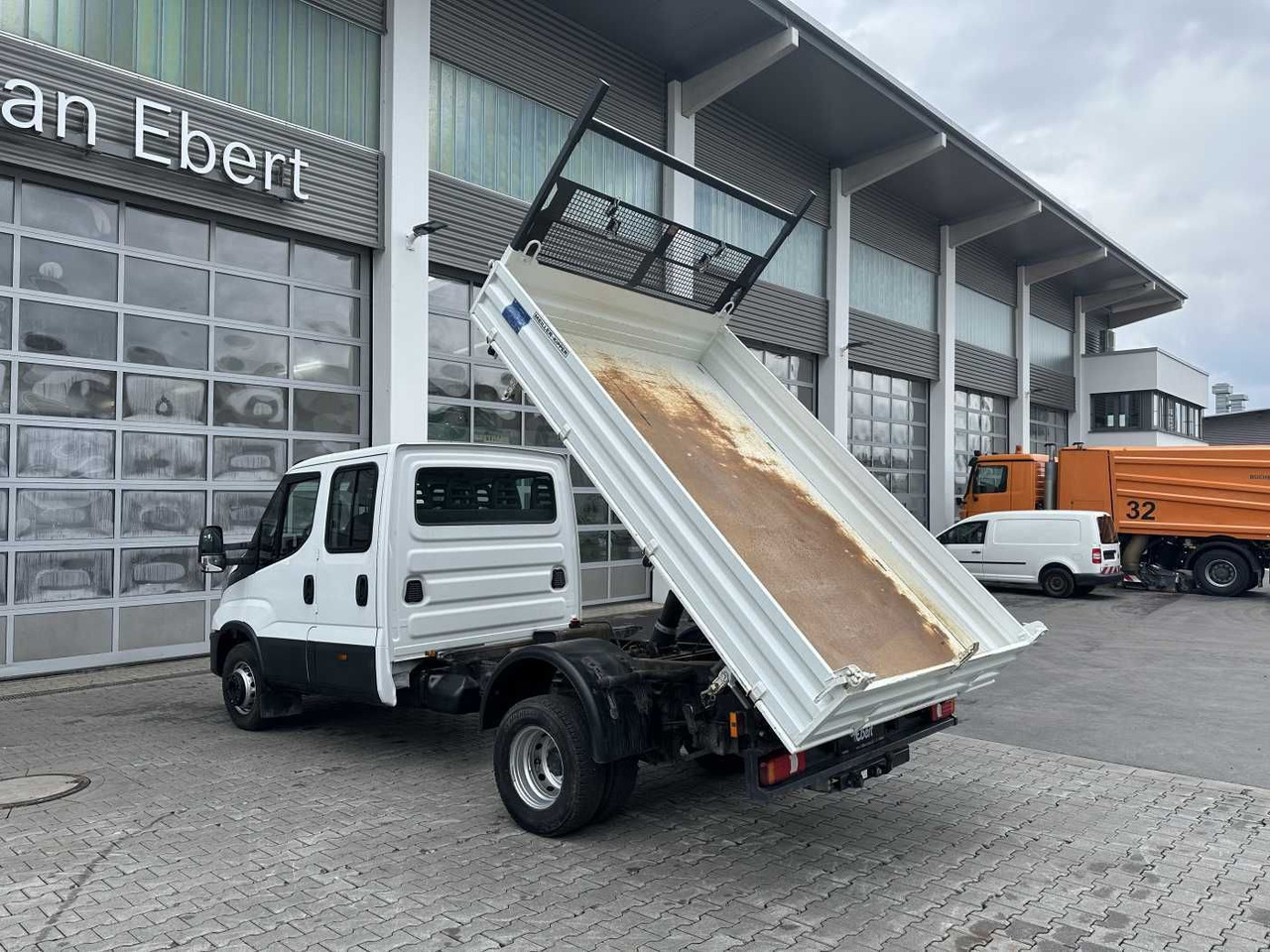 Iveco 70C18H 3-S.Kipper *R.3750mm*7Sitze*AHK* - Mali kamion kiper: slika Iveco 70C18H 3-S.Kipper *R.3750mm*7Sitze*AHK* - Mali kamion kiper Iveco 70C18H 3-S.Kipper *R.3750mm*7Sitze*AHK* - Mali kamion kiper: slika Iveco 70C18H 3-S.Kipper *R.3750mm*7Sitze*AHK* - Mali kamion kiper