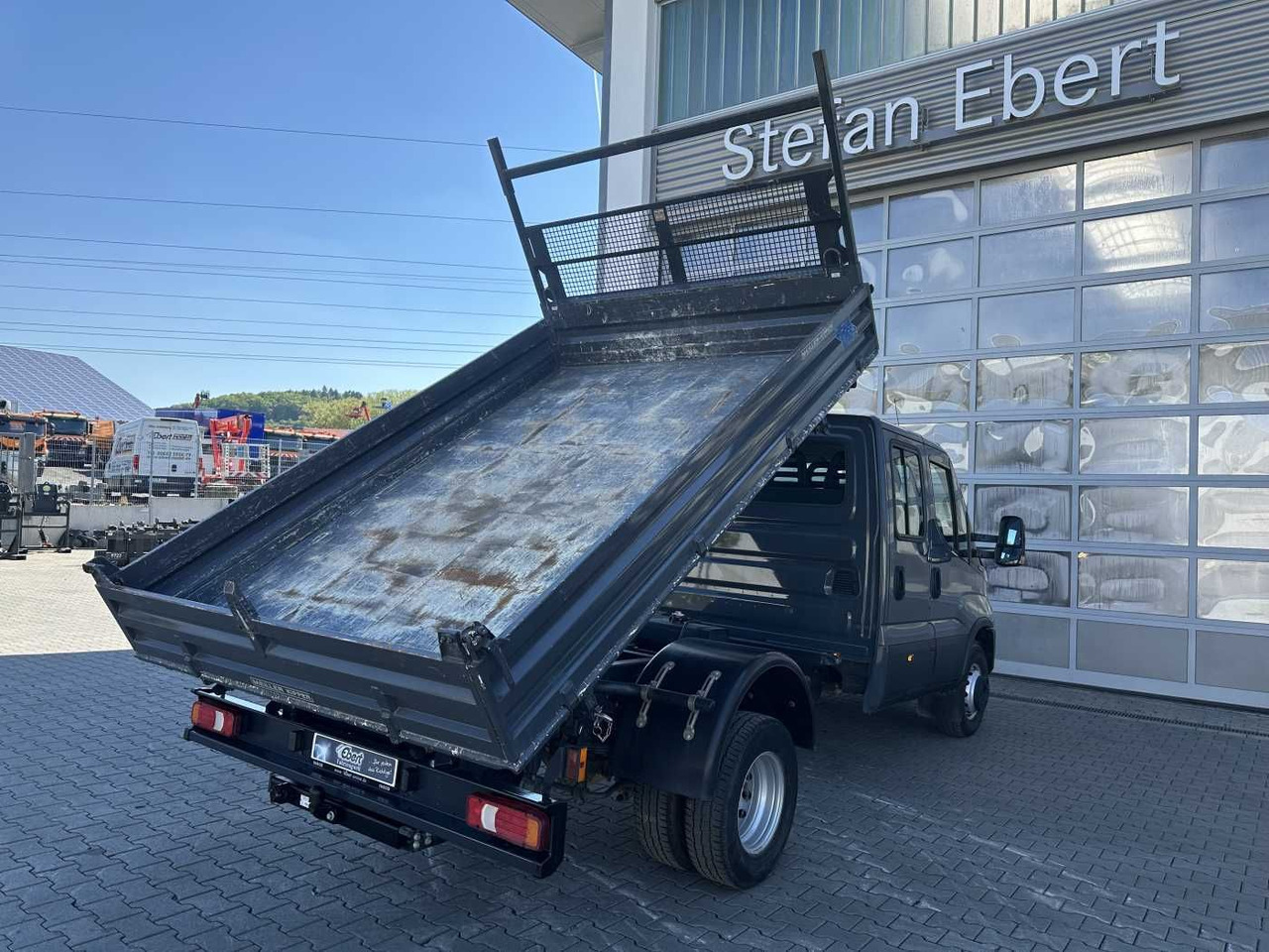 Iveco 70C18H Meiller 3-S.Kipper *R.3750mm*7Sitze*AHK* - Mali kamion kiper: slika Iveco 70C18H Meiller 3-S.Kipper *R.3750mm*7Sitze*AHK* - Mali kamion kiper Iveco 70C18H Meiller 3-S.Kipper *R.3750mm*7Sitze*AHK* - Mali kamion kiper: slika Iveco 70C18H Meiller 3-S.Kipper *R.3750mm*7Sitze*AHK* - Mali kamion kiper