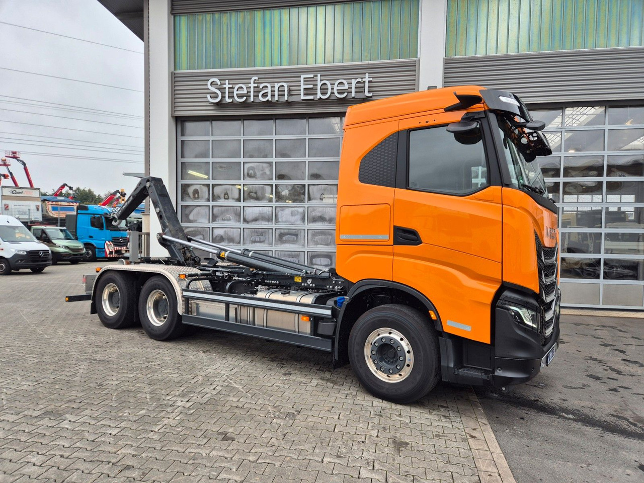 Iveco AS300X58Z/P HR ON+ 6x4 Meiller RS21.60 Funk AHK - Kamion s kukastom dizalicom: slika Iveco AS300X58Z/P HR ON+ 6x4 Meiller RS21.60 Funk AHK - Kamion s kukastom dizalicom Iveco AS300X58Z/P HR ON+ 6x4 Meiller RS21.60 Funk AHK - Kamion s kukastom dizalicom: slika Iveco AS300X58Z/P HR ON+ 6x4 Meiller RS21.60 Funk AHK - Kamion s kukastom dizalicom