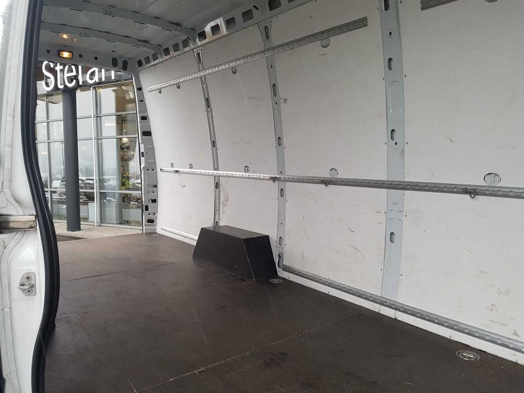 Furgon Iveco Daily 35 S16 A8 V *Klima*Automatik*L4.100mm* Iveco Daily 35 S16 A8 V *Klima*Automatik*L4.100mm*: slika Furgon Iveco Daily 35 S16 A8 V *Klima*Automatik*L4.100mm* Iveco Daily 35 S16 A8 V *Klima*Automatik*L4.100mm*