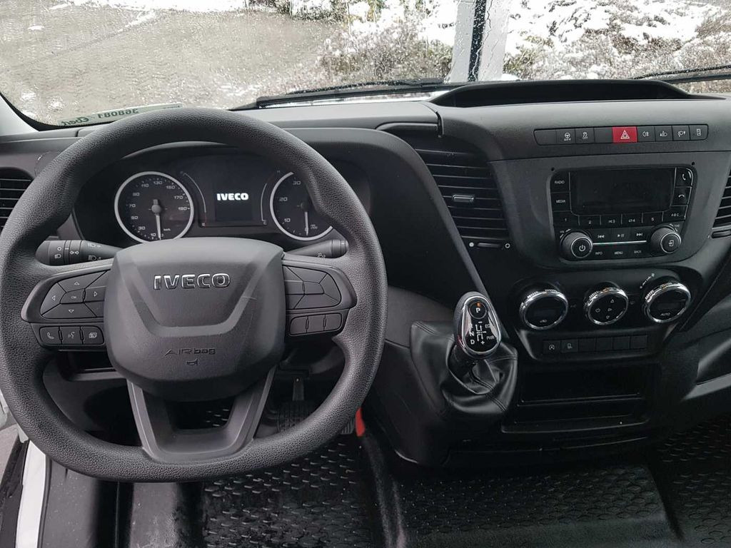 Interior photo 1: Furgon Iveco Daily 35 S16 A8 V *Klima*Automatik*L4.100mm* Iveco Daily 35 S16 A8 V *Klima*Automatik*L4.100mm*
