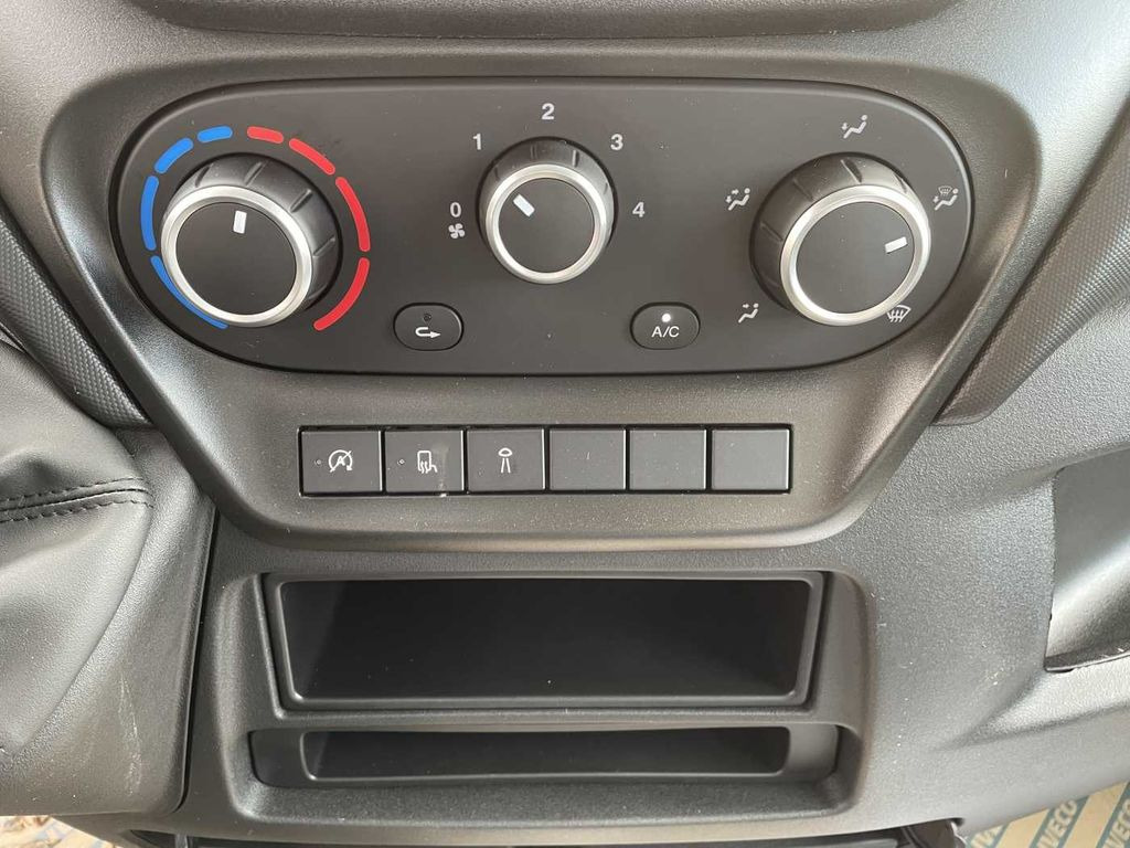 Zakup Iveco Daily 35S14 Pritsche *AHK*Klima*  Iveco Daily 35S14 Pritsche *AHK*Klima*: slika Zakup Iveco Daily 35S14 Pritsche *AHK*Klima*  Iveco Daily 35S14 Pritsche *AHK*Klima*