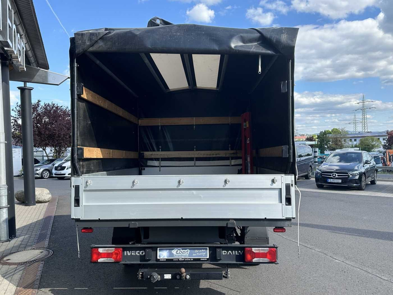 Iveco Daily 35S14 Pritsche+Plane *AHK*Ladekran*7-Sitze - Dostavno vozilo s ravnom platformom: slika Iveco Daily 35S14 Pritsche+Plane *AHK*Ladekran*7-Sitze - Dostavno vozilo s ravnom platformom Iveco Daily 35S14 Pritsche+Plane *AHK*Ladekran*7-Sitze - Dostavno vozilo s ravnom platformom: slika Iveco Daily 35S14 Pritsche+Plane *AHK*Ladekran*7-Sitze - Dostavno vozilo s ravnom platformom