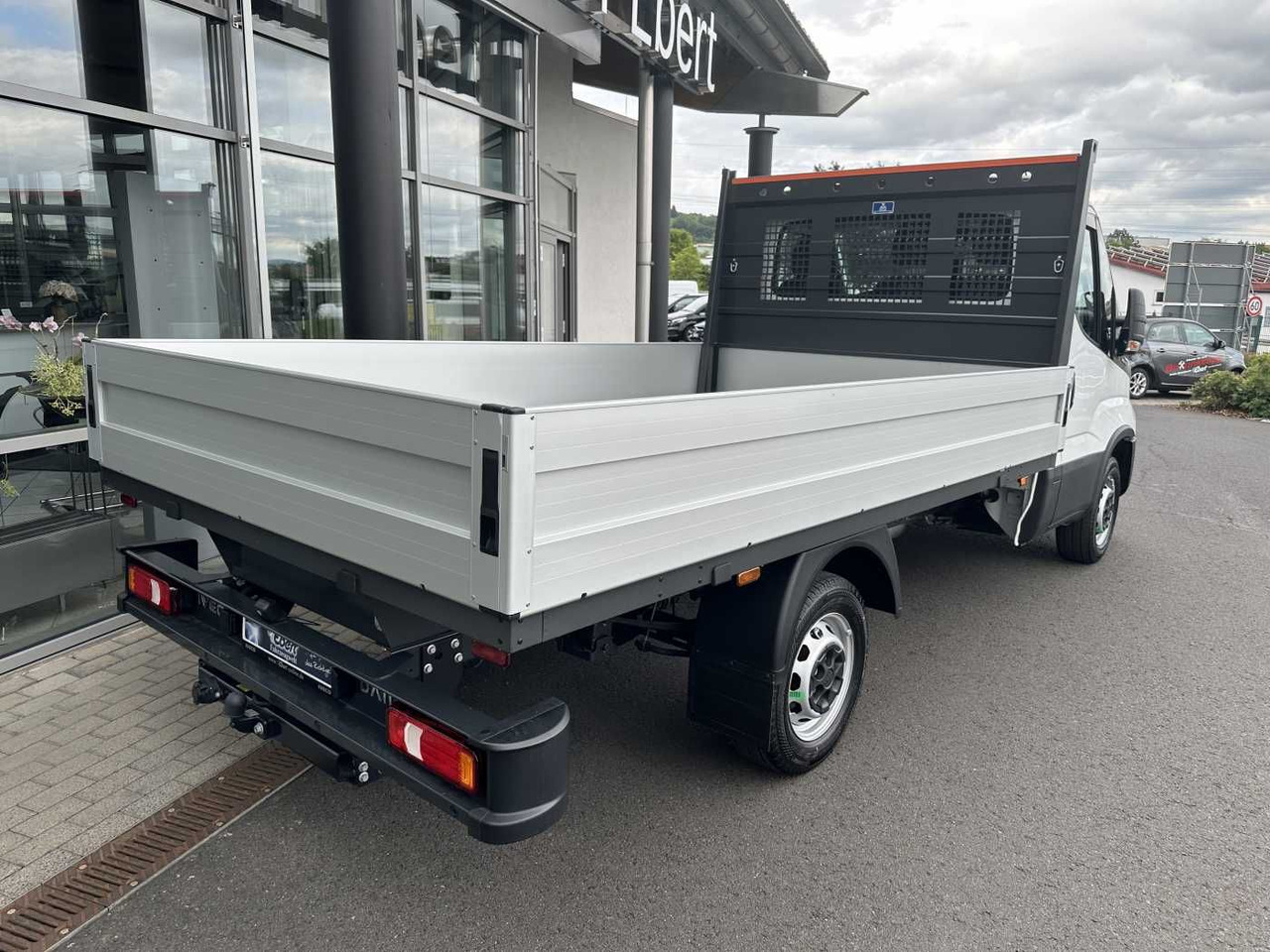 Iveco Daily 35S16 A8 Pritsche *R3.450mm*AHK* - Dostavno vozilo s ravnom platformom: slika Iveco Daily 35S16 A8 Pritsche *R3.450mm*AHK* - Dostavno vozilo s ravnom platformom Iveco Daily 35S16 A8 Pritsche *R3.450mm*AHK* - Dostavno vozilo s ravnom platformom: slika Iveco Daily 35S16 A8 Pritsche *R3.450mm*AHK* - Dostavno vozilo s ravnom platformom