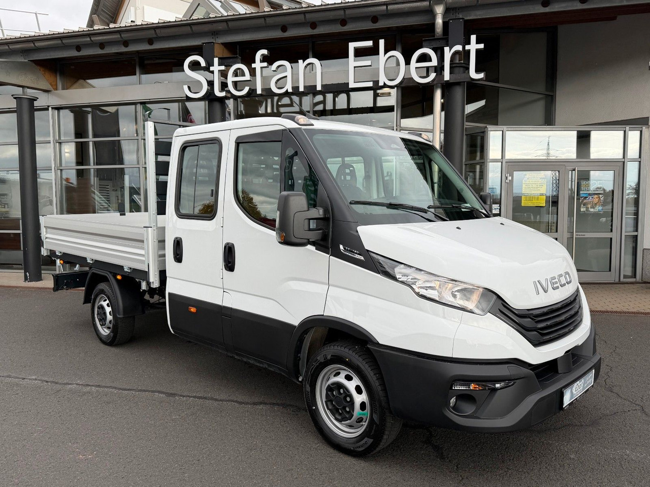 Iveco Daily 35S16 A8 *R.3450mm*Automatik*AHK*7-Sitze* - Mali kamion kiper, Dostavno vozilo s dvostrukom kabinom: slika Iveco Daily 35S16 A8 *R.3450mm*Automatik*AHK*7-Sitze* - Mali kamion kiper, Dostavno vozilo s dvostrukom kabinom Iveco Daily 35S16 A8 *R.3450mm*Automatik*AHK*7-Sitze* - Mali kamion kiper, Dostavno vozilo s dvostrukom kabinom: slika Iveco Daily 35S16 A8 *R.3450mm*Automatik*AHK*7-Sitze* - Mali kamion kiper, Dostavno vozilo s dvostrukom kabinom