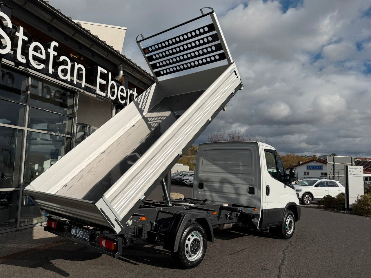 Iveco Daily 35S16 A8 *R3.450mm*Automatik*Klima* 3x - Mali kamion kiper: slika Iveco Daily 35S16 A8 *R3.450mm*Automatik*Klima* 3x - Mali kamion kiper Iveco Daily 35S16 A8 *R3.450mm*Automatik*Klima* 3x - Mali kamion kiper: slika Iveco Daily 35S16 A8 *R3.450mm*Automatik*Klima* 3x - Mali kamion kiper