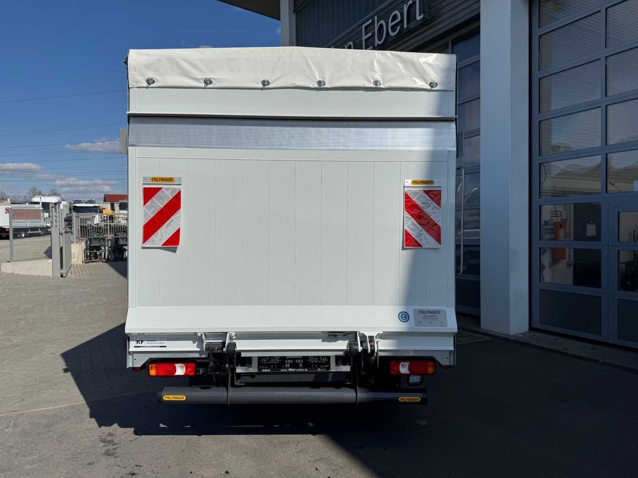 Iveco Daily 50C16 HA8 Pritsche+Plane *LBW* 3x - Dostavno vozilo s ceradom: slika Iveco Daily 50C16 HA8 Pritsche+Plane *LBW* 3x - Dostavno vozilo s ceradom Iveco Daily 50C16 HA8 Pritsche+Plane *LBW* 3x - Dostavno vozilo s ceradom: slika Iveco Daily 50C16 HA8 Pritsche+Plane *LBW* 3x - Dostavno vozilo s ceradom