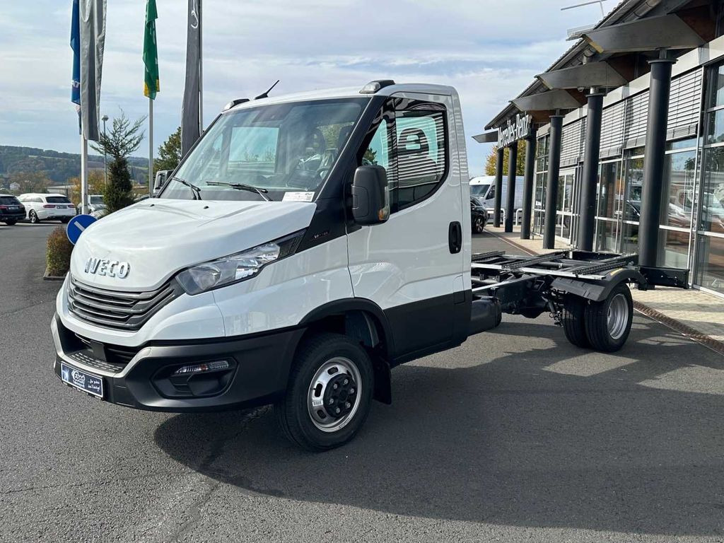 Iveco Daily 50C18 3.0L *R3750mm*Navi*Klima* 3x - Kamion-šasija: slika Iveco Daily 50C18 3.0L *R3750mm*Navi*Klima* 3x - Kamion-šasija Iveco Daily 50C18 3.0L *R3750mm*Navi*Klima* 3x - Kamion-šasija: slika Iveco Daily 50C18 3.0L *R3750mm*Navi*Klima* 3x - Kamion-šasija