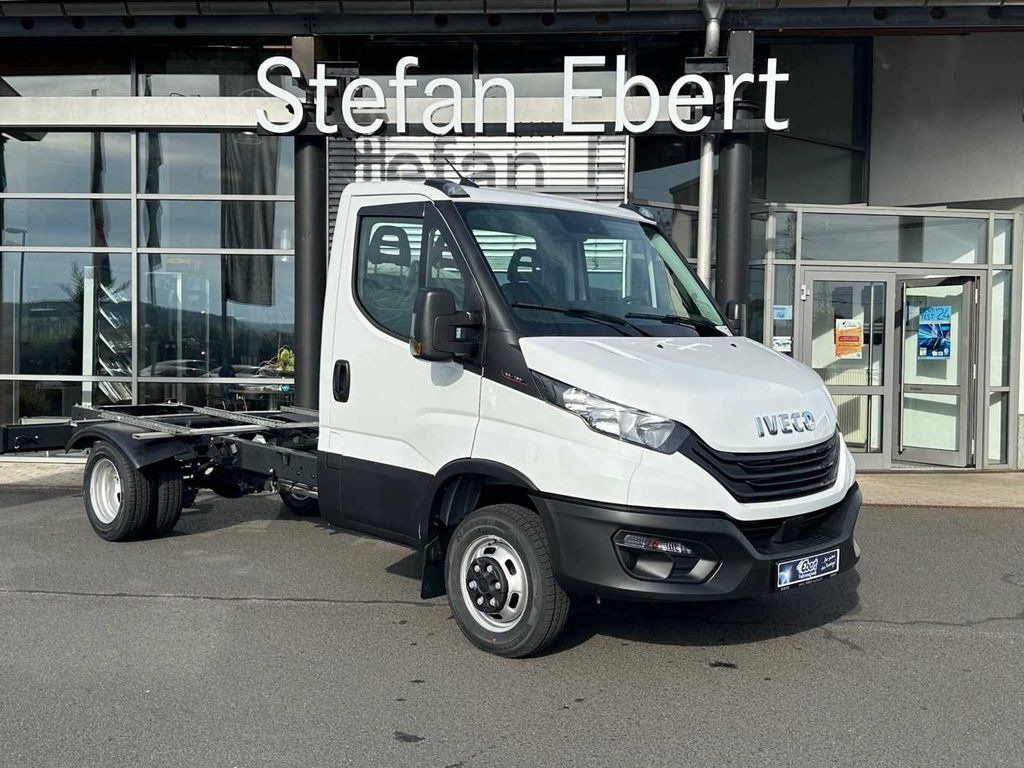 Iveco Daily 50C18 3.0L *R3750mm*Navi*Klima* 3x - Kamion-šasija: slika Iveco Daily 50C18 3.0L *R3750mm*Navi*Klima* 3x - Kamion-šasija Iveco Daily 50C18 3.0L *R3750mm*Navi*Klima* 3x - Kamion-šasija: slika Iveco Daily 50C18 3.0L *R3750mm*Navi*Klima* 3x - Kamion-šasija