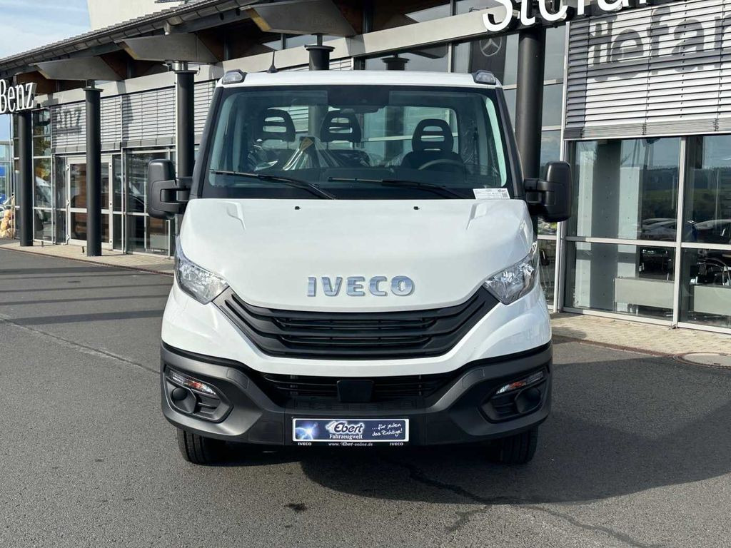Iveco Daily 50C18 3.0L *R3750mm*Navi*Klima* 3x - Kamion-šasija: slika Iveco Daily 50C18 3.0L *R3750mm*Navi*Klima* 3x - Kamion-šasija Iveco Daily 50C18 3.0L *R3750mm*Navi*Klima* 3x - Kamion-šasija: slika Iveco Daily 50C18 3.0L *R3750mm*Navi*Klima* 3x - Kamion-šasija