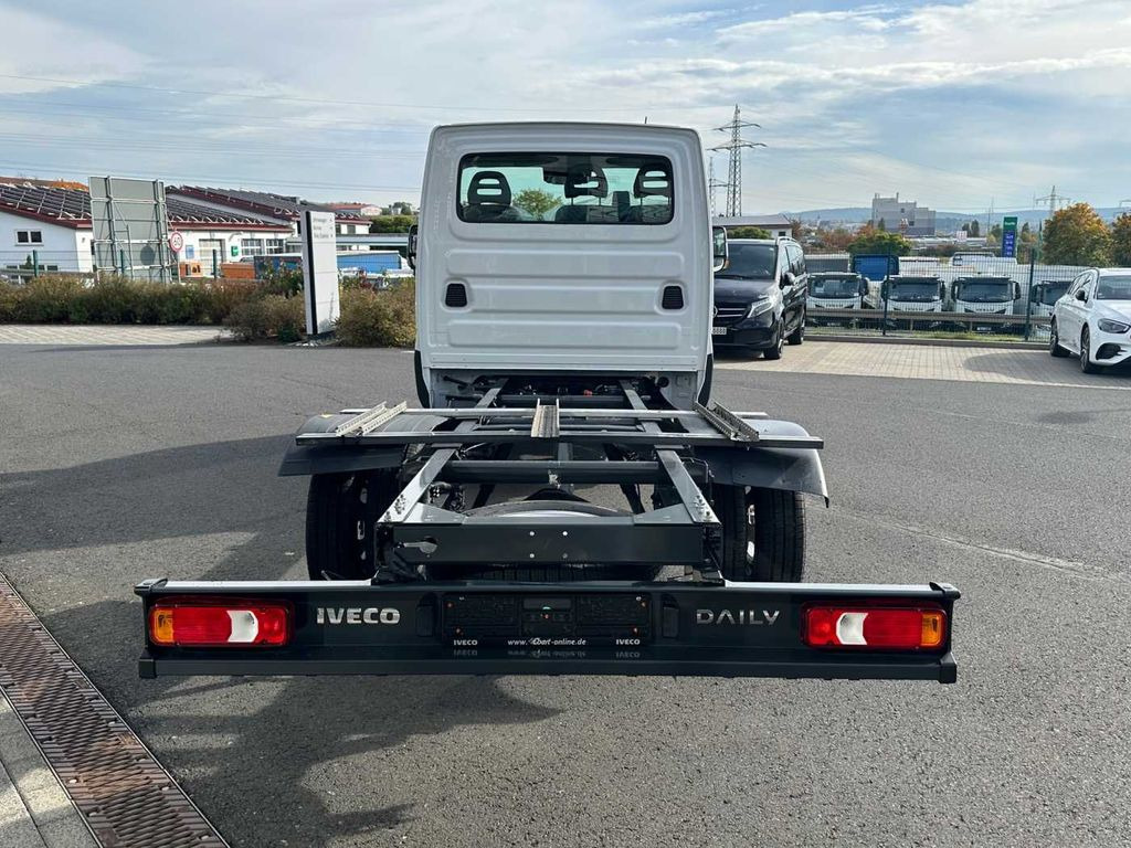 Iveco Daily 50C18 3.0L *R3750mm*Navi*Klima* 3x - Kamion-šasija: slika Iveco Daily 50C18 3.0L *R3750mm*Navi*Klima* 3x - Kamion-šasija Iveco Daily 50C18 3.0L *R3750mm*Navi*Klima* 3x - Kamion-šasija: slika Iveco Daily 50C18 3.0L *R3750mm*Navi*Klima* 3x - Kamion-šasija