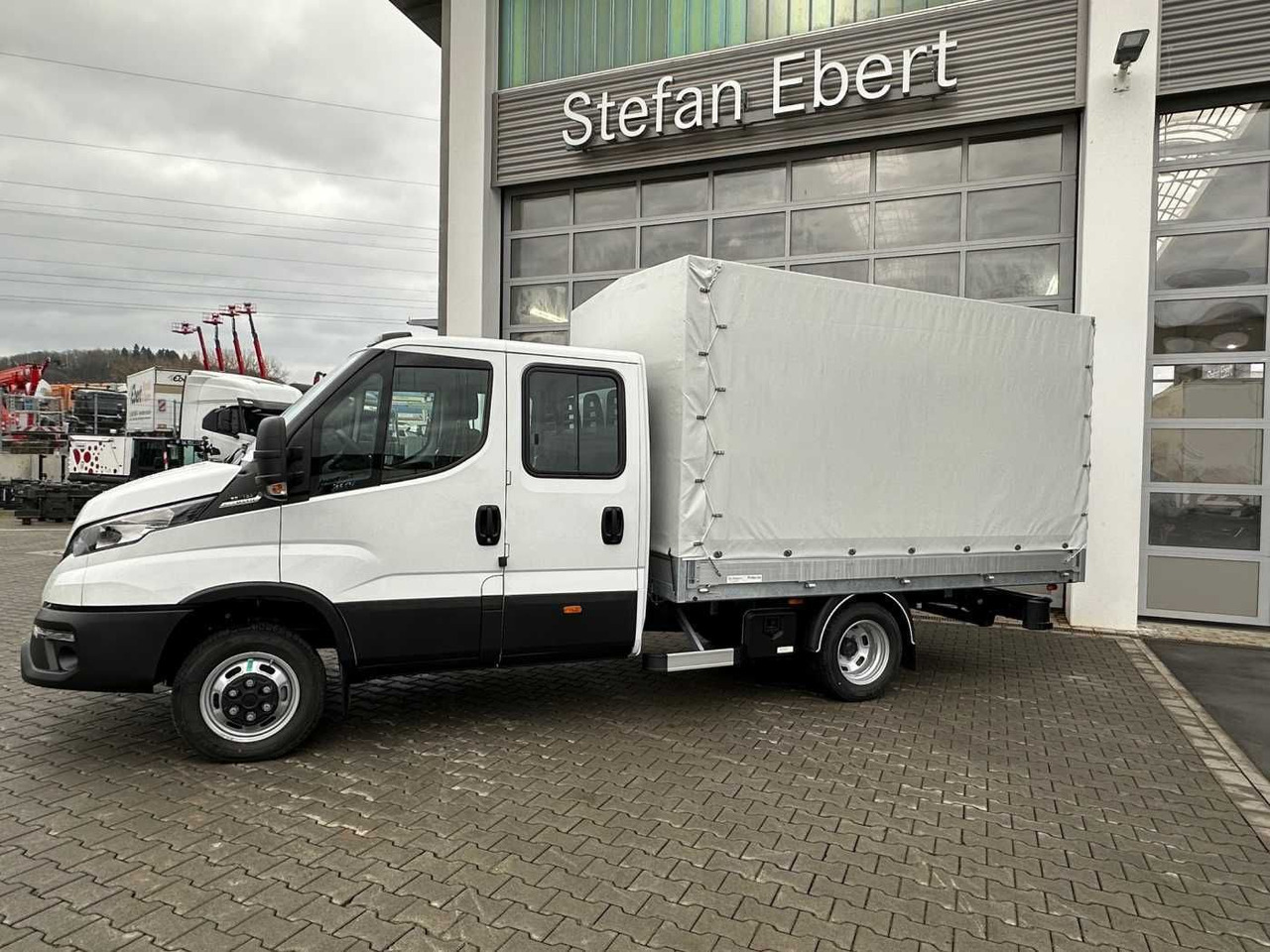 Iveco Daily 50C18H A8 DoKa *AHK*Automatik*7-Sitze* - Dostavno vozilo s ravnom platformom, Dostavno vozilo s dvostrukom kabinom: slika Iveco Daily 50C18H A8 DoKa *AHK*Automatik*7-Sitze* - Dostavno vozilo s ravnom platformom, Dostavno vozilo s dvostrukom kabinom Iveco Daily 50C18H A8 DoKa *AHK*Automatik*7-Sitze* - Dostavno vozilo s ravnom platformom, Dostavno vozilo s dvostrukom kabinom: slika Iveco Daily 50C18H A8 DoKa *AHK*Automatik*7-Sitze* - Dostavno vozilo s ravnom platformom, Dostavno vozilo s dvostrukom kabinom