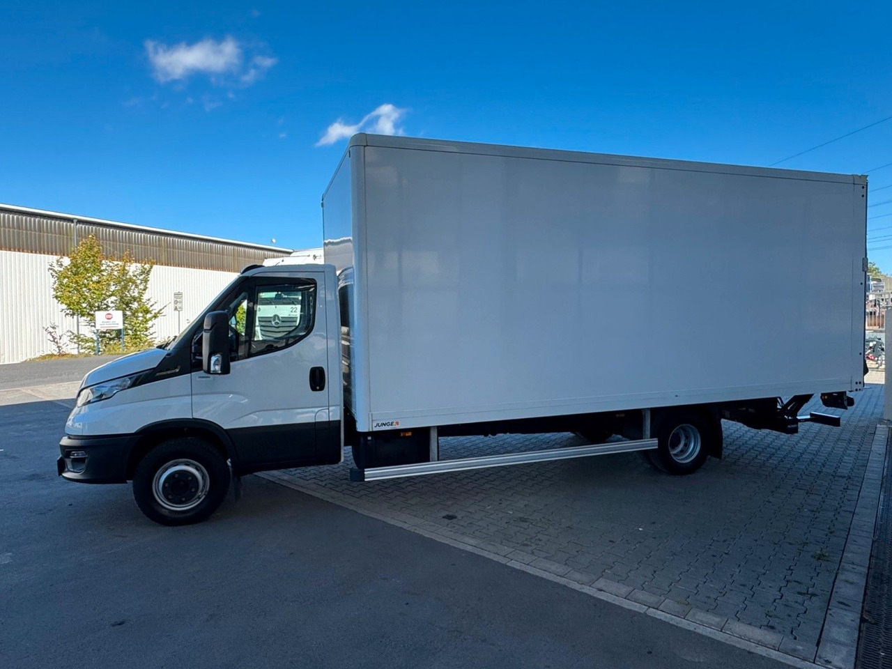 Iveco Daily 70C18 A8 *Koffer*LBW*Automatik* - Dostavno vozilo sa zatvorenim sandukom: slika Iveco Daily 70C18 A8 *Koffer*LBW*Automatik* - Dostavno vozilo sa zatvorenim sandukom Iveco Daily 70C18 A8 *Koffer*LBW*Automatik* - Dostavno vozilo sa zatvorenim sandukom: slika Iveco Daily 70C18 A8 *Koffer*LBW*Automatik* - Dostavno vozilo sa zatvorenim sandukom