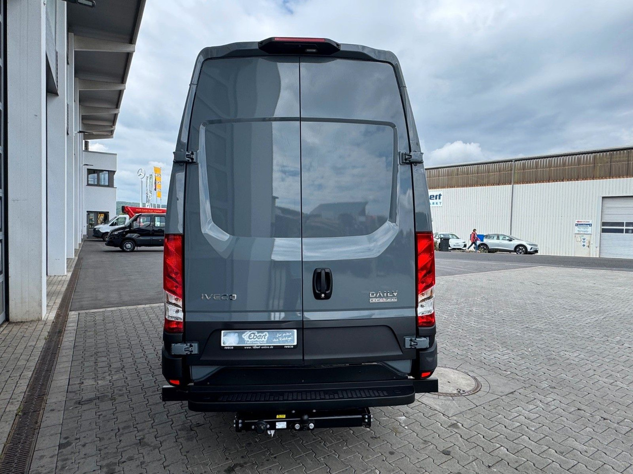 Iveco Daily 70C21 3.0L *L4*H3*Automatik*LED*Luft* 2x - Furgon: slika Iveco Daily 70C21 3.0L *L4*H3*Automatik*LED*Luft* 2x - Furgon Iveco Daily 70C21 3.0L *L4*H3*Automatik*LED*Luft* 2x - Furgon: slika Iveco Daily 70C21 3.0L *L4*H3*Automatik*LED*Luft* 2x - Furgon