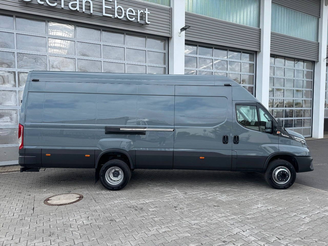 Iveco Daily 70C21 3.0L *L4*H3*Automatik*LED*Luft* 2x - Furgon: slika Iveco Daily 70C21 3.0L *L4*H3*Automatik*LED*Luft* 2x - Furgon Iveco Daily 70C21 3.0L *L4*H3*Automatik*LED*Luft* 2x - Furgon: slika Iveco Daily 70C21 3.0L *L4*H3*Automatik*LED*Luft* 2x - Furgon