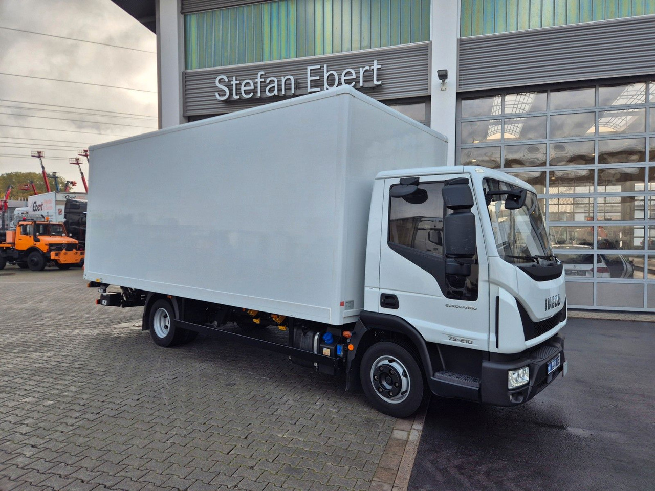 Iveco Eurocargo 75-210 Koffer LBW - Dostavno vozilo sa zatvorenim sandukom: slika Iveco Eurocargo 75-210 Koffer LBW - Dostavno vozilo sa zatvorenim sandukom Iveco Eurocargo 75-210 Koffer LBW - Dostavno vozilo sa zatvorenim sandukom: slika Iveco Eurocargo 75-210 Koffer LBW - Dostavno vozilo sa zatvorenim sandukom