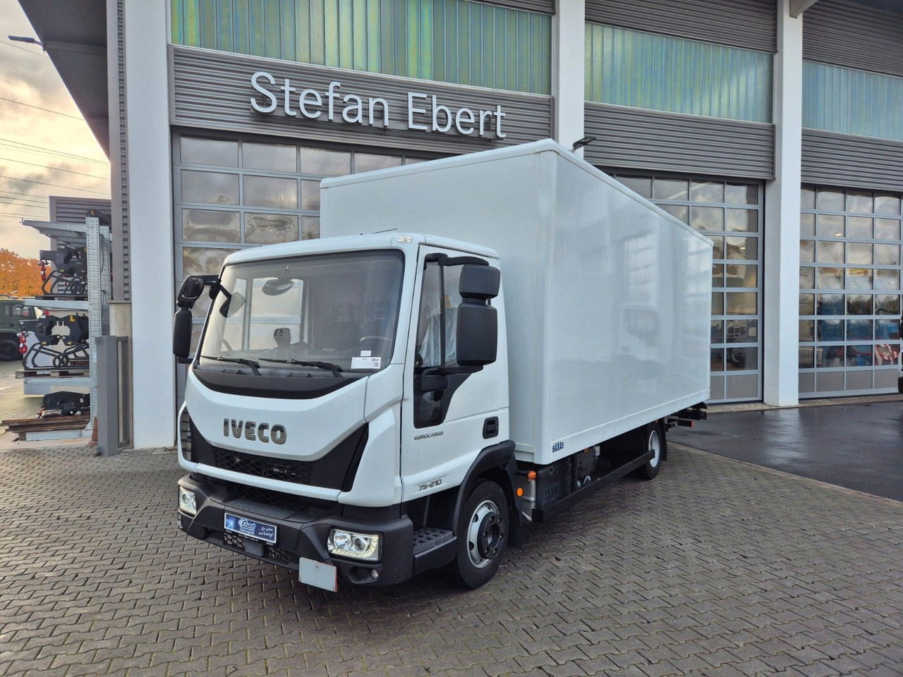 Iveco Eurocargo 75-210 Koffer LBW - Dostavno vozilo sa zatvorenim sandukom: slika Iveco Eurocargo 75-210 Koffer LBW - Dostavno vozilo sa zatvorenim sandukom Iveco Eurocargo 75-210 Koffer LBW - Dostavno vozilo sa zatvorenim sandukom: slika Iveco Eurocargo 75-210 Koffer LBW - Dostavno vozilo sa zatvorenim sandukom