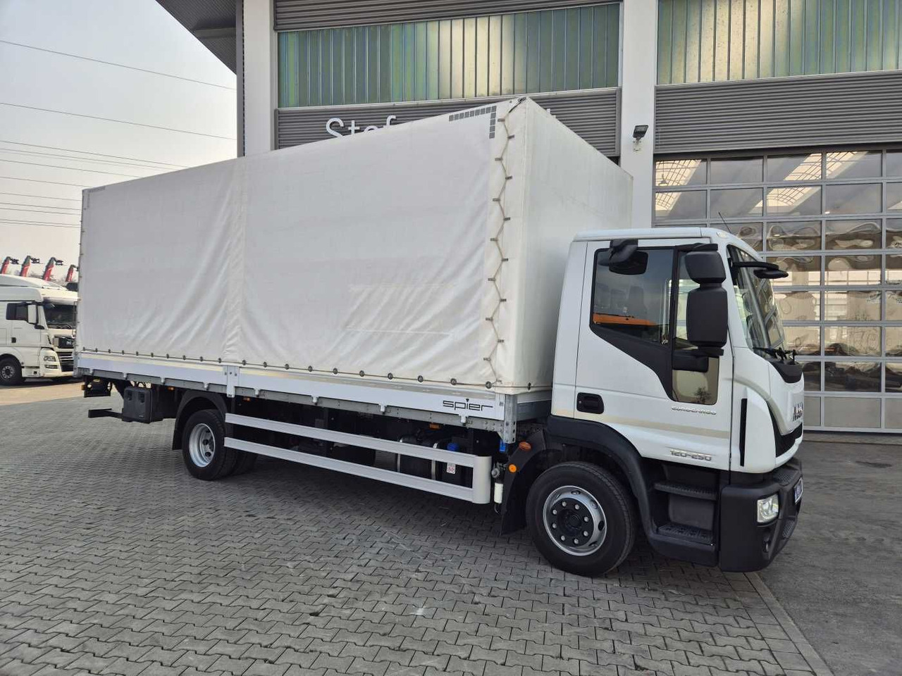 Iveco Eurocargo ML120E25 LBW 1.500kg Klima 3 Sitze - Kamion s ceradom: slika Iveco Eurocargo ML120E25 LBW 1.500kg Klima 3 Sitze - Kamion s ceradom Iveco Eurocargo ML120E25 LBW 1.500kg Klima 3 Sitze - Kamion s ceradom: slika Iveco Eurocargo ML120E25 LBW 1.500kg Klima 3 Sitze - Kamion s ceradom