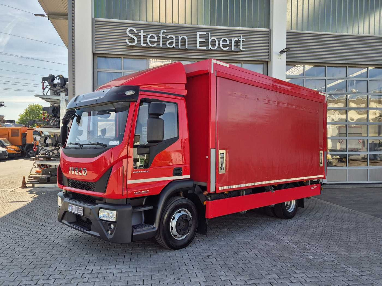 Iveco Eurocargo ML140E25/P Schiebeplanen LBW 1.500kg - Kamion za prijevoz pića: slika Iveco Eurocargo ML140E25/P Schiebeplanen LBW 1.500kg - Kamion za prijevoz pića Iveco Eurocargo ML140E25/P Schiebeplanen LBW 1.500kg - Kamion za prijevoz pića: slika Iveco Eurocargo ML140E25/P Schiebeplanen LBW 1.500kg - Kamion za prijevoz pića
