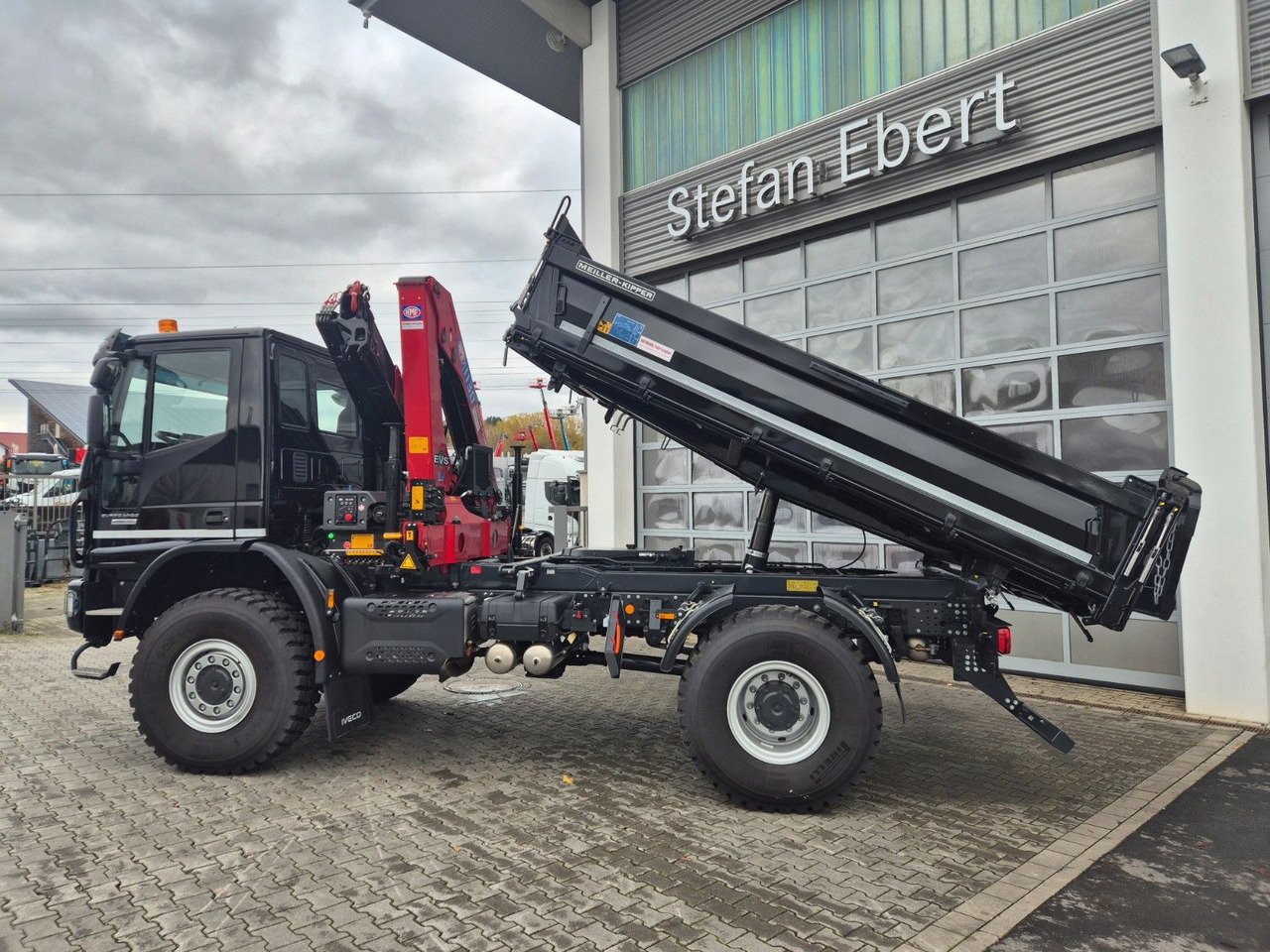 Kiper, Kamion s kranom Iveco Eurocargo ML150E32WS 4x4 Kran HMF 1130K Funk AHK: slika Kiper, Kamion s kranom Iveco Eurocargo ML150E32WS 4x4 Kran HMF 1130K Funk AHK Kiper, Kamion s kranom Iveco Eurocargo ML150E32WS 4x4 Kran HMF 1130K Funk AHK: slika Kiper, Kamion s kranom Iveco Eurocargo ML150E32WS 4x4 Kran HMF 1130K Funk AHK