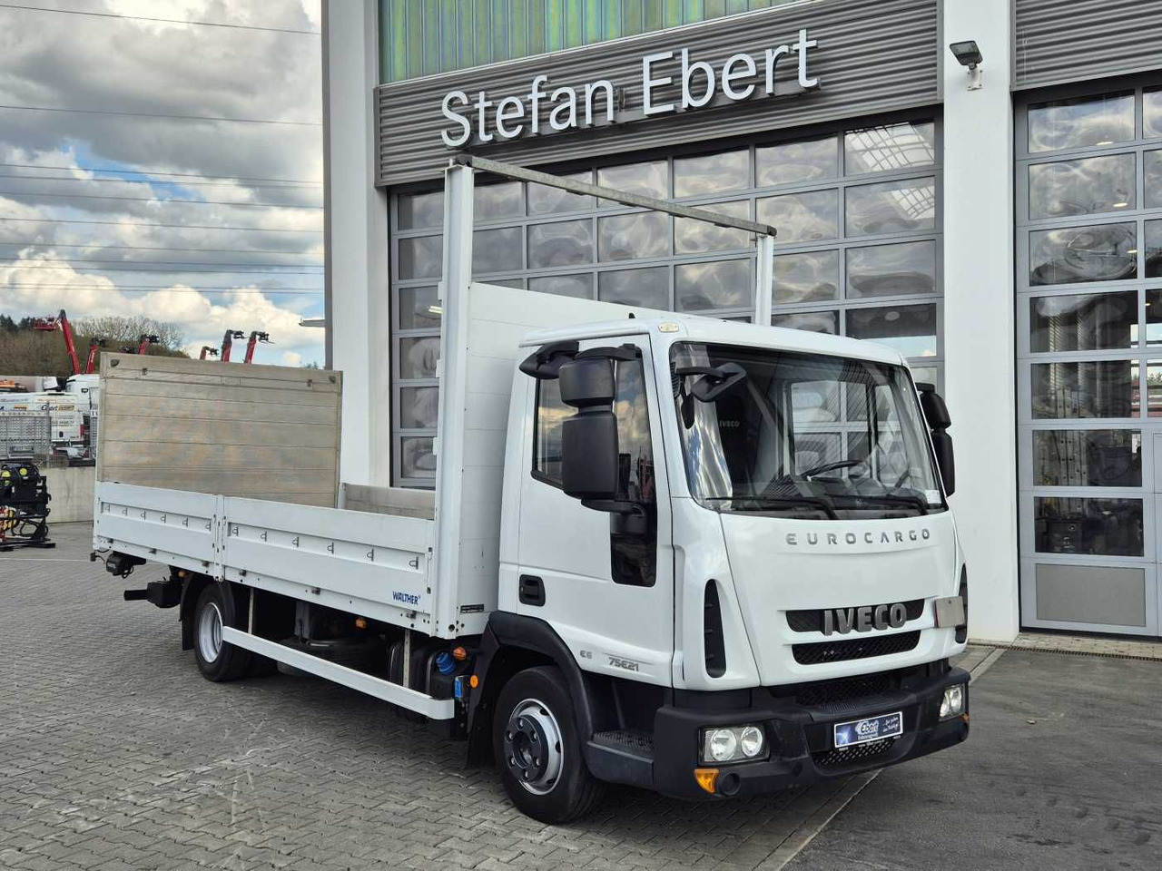 Iveco Eurocargo ML75E21/P Klima Ladebordwand 1.000kg - Dostavno vozilo s ravnom platformom: slika Iveco Eurocargo ML75E21/P Klima Ladebordwand 1.000kg - Dostavno vozilo s ravnom platformom Iveco Eurocargo ML75E21/P Klima Ladebordwand 1.000kg - Dostavno vozilo s ravnom platformom: slika Iveco Eurocargo ML75E21/P Klima Ladebordwand 1.000kg - Dostavno vozilo s ravnom platformom
