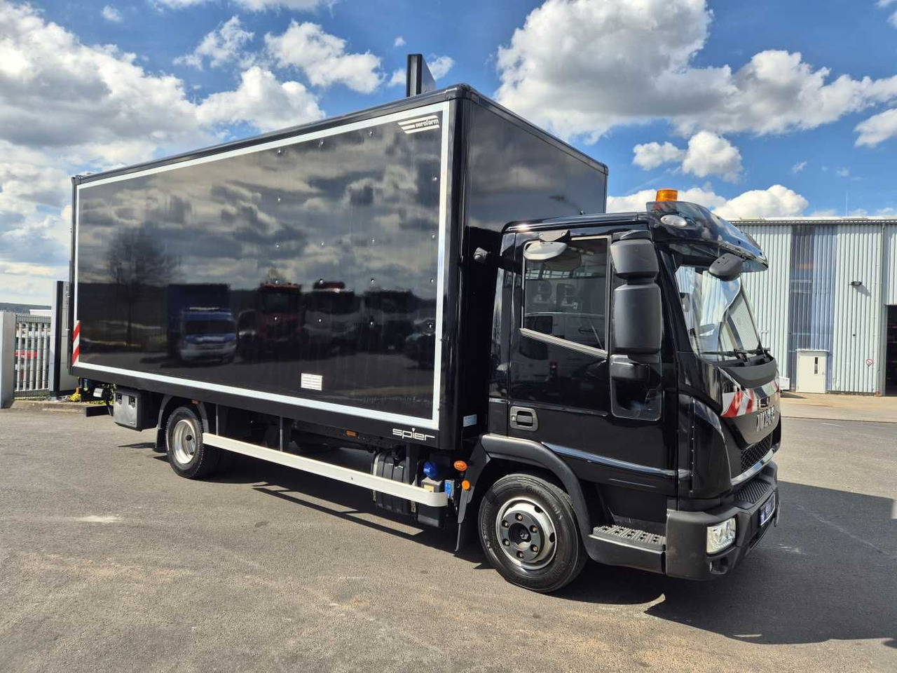 Iveco Eurocargo ML80E21/P LBW Bär 1.500kg 2x AHK - Dostavno vozilo sa zatvorenim sandukom: slika Iveco Eurocargo ML80E21/P LBW Bär 1.500kg 2x AHK - Dostavno vozilo sa zatvorenim sandukom Iveco Eurocargo ML80E21/P LBW Bär 1.500kg 2x AHK - Dostavno vozilo sa zatvorenim sandukom: slika Iveco Eurocargo ML80E21/P LBW Bär 1.500kg 2x AHK - Dostavno vozilo sa zatvorenim sandukom