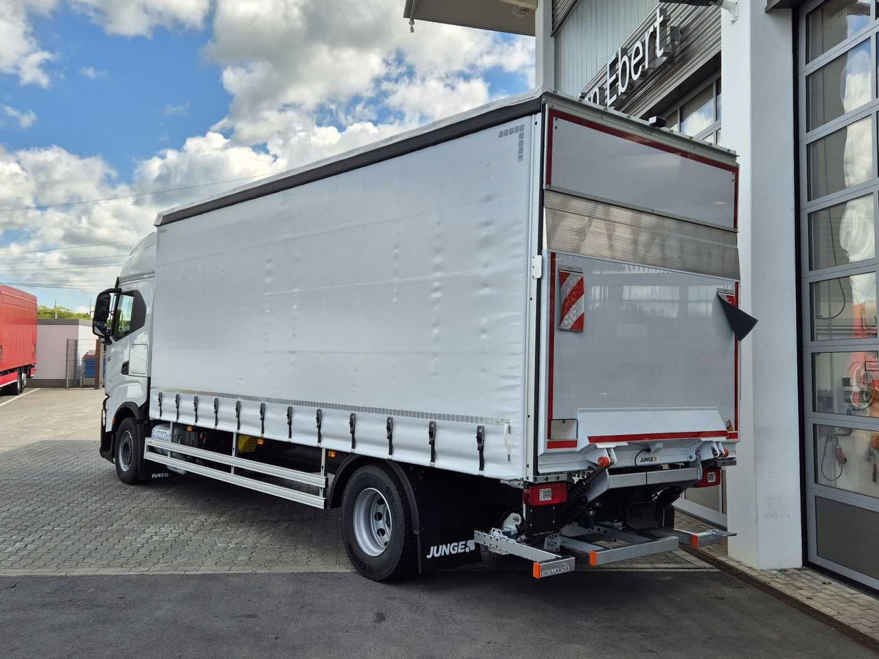 Iveco S-Way AS190S42/P Schiebeplanen LBW 2.000kg AHK - Kamion s ceradom: slika Iveco S-Way AS190S42/P Schiebeplanen LBW 2.000kg AHK - Kamion s ceradom Iveco S-Way AS190S42/P Schiebeplanen LBW 2.000kg AHK - Kamion s ceradom: slika Iveco S-Way AS190S42/P Schiebeplanen LBW 2.000kg AHK - Kamion s ceradom