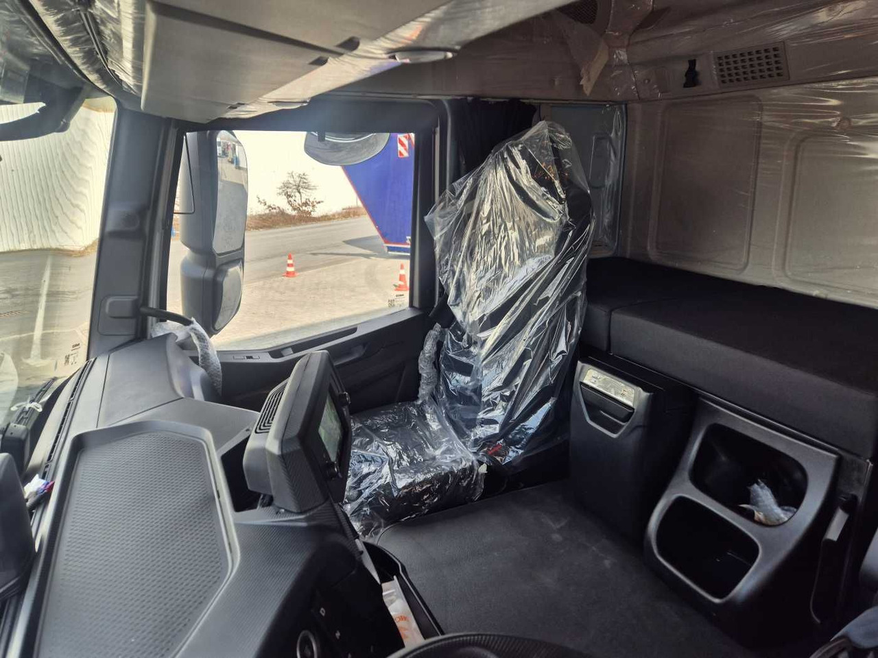 Kamion sandučar Iveco S Way AT190S40/P LBW Tür AHK Navi Bett: slika Kamion sandučar Iveco S Way AT190S40/P LBW Tür AHK Navi Bett Kamion sandučar Iveco S Way AT190S40/P LBW Tür AHK Navi Bett: slika Kamion sandučar Iveco S Way AT190S40/P LBW Tür AHK Navi Bett