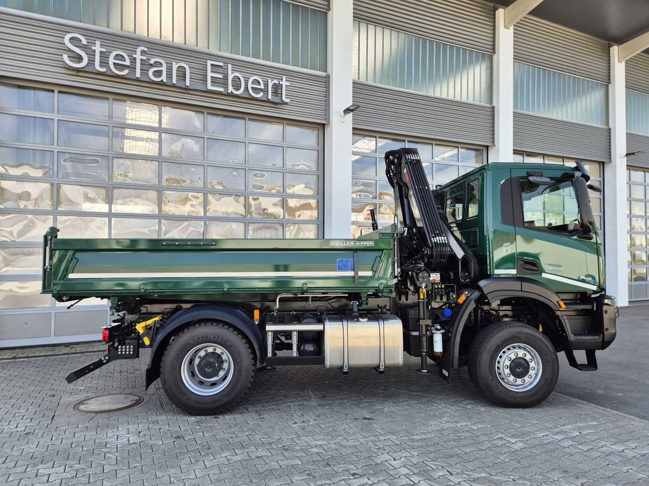 Iveco T-Way AD190T36W/P 4x4 HIAB X-HIDUO 118E-3 Funk - Kiper, Kamion s kranom: slika Iveco T-Way AD190T36W/P 4x4 HIAB X-HIDUO 118E-3 Funk - Kiper, Kamion s kranom Iveco T-Way AD190T36W/P 4x4 HIAB X-HIDUO 118E-3 Funk - Kiper, Kamion s kranom: slika Iveco T-Way AD190T36W/P 4x4 HIAB X-HIDUO 118E-3 Funk - Kiper, Kamion s kranom